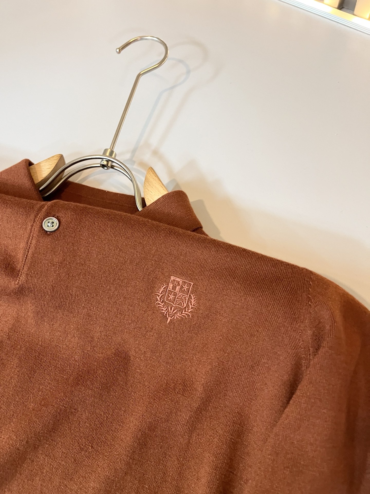 Loro Piana诺悠翩雅 2025秋冬男士最新的贸易订单翻领针织羊毛衫，全品相！！上身舒适透气，不僵