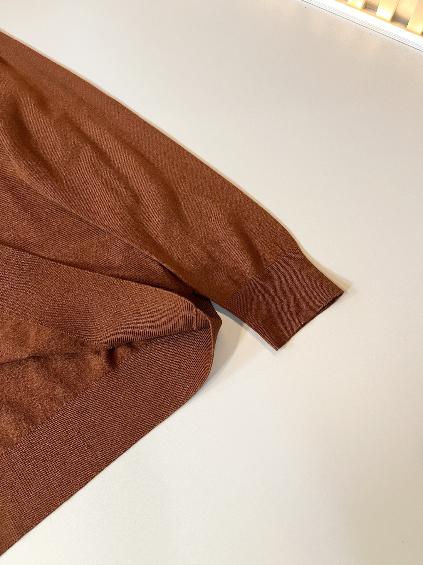 Loro Piana诺悠翩雅 2025秋冬男士最新的贸易订单翻领针织羊毛衫，全品相！！上身舒适透气，不僵