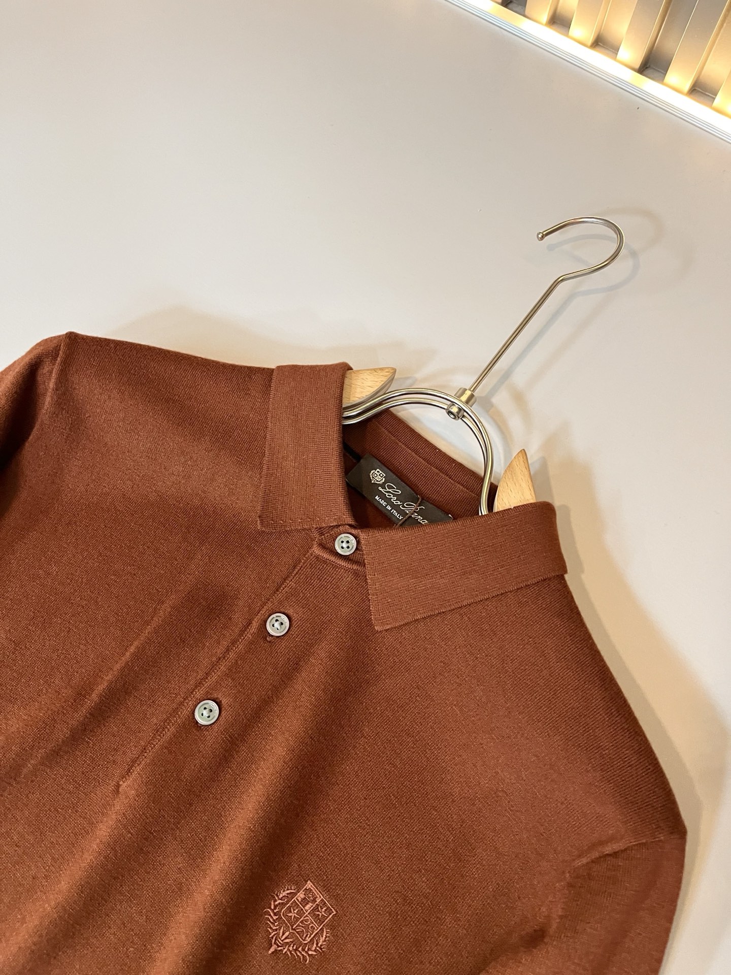 Loro Piana诺悠翩雅 2025秋冬男士最新的贸易订单翻领针织羊毛衫，全品相！！上身舒适透气，不僵