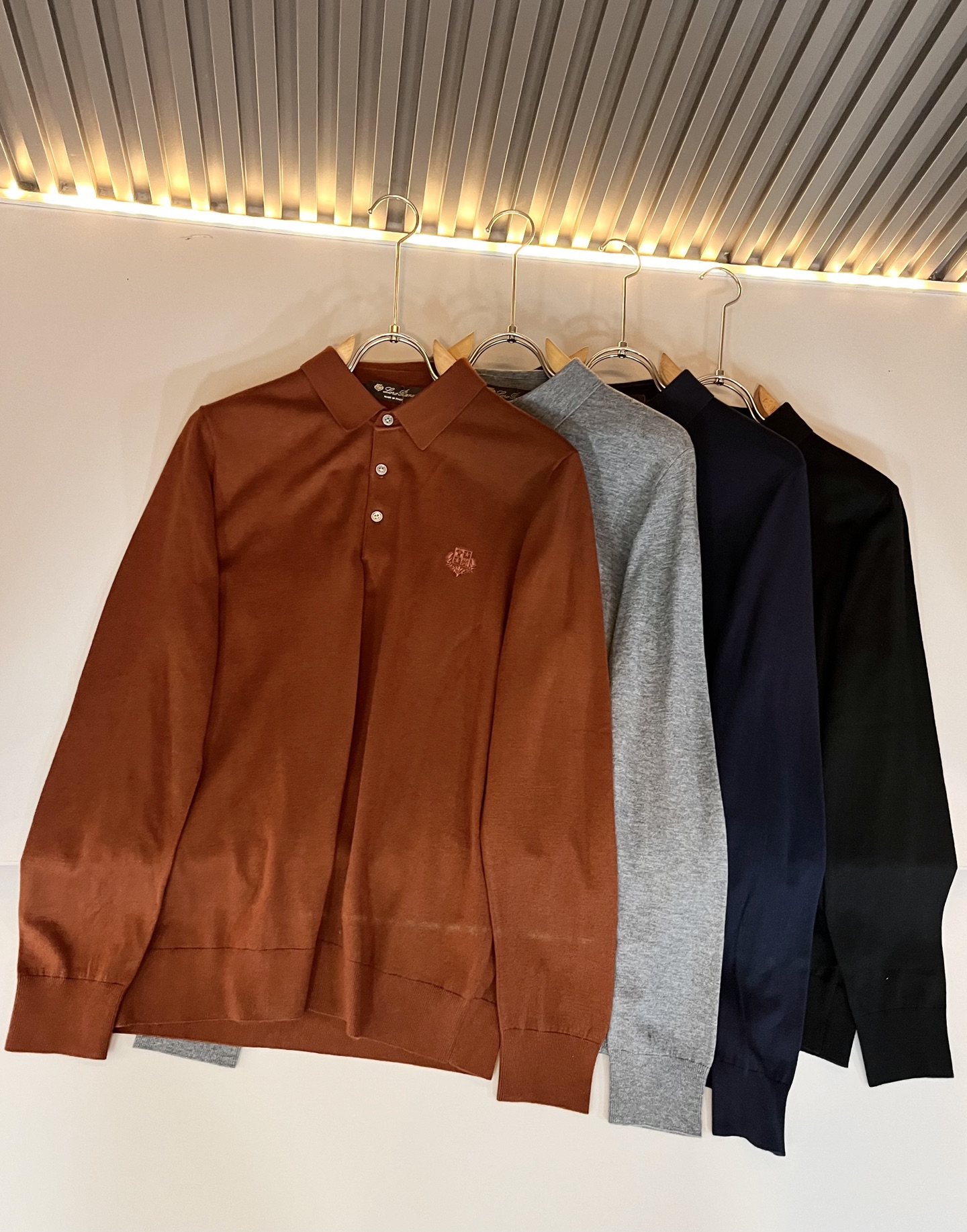 Loro Piana诺悠翩雅 2025秋冬男士最新的贸易订单翻领针织羊毛衫，全品相！！上身舒适透气，不僵