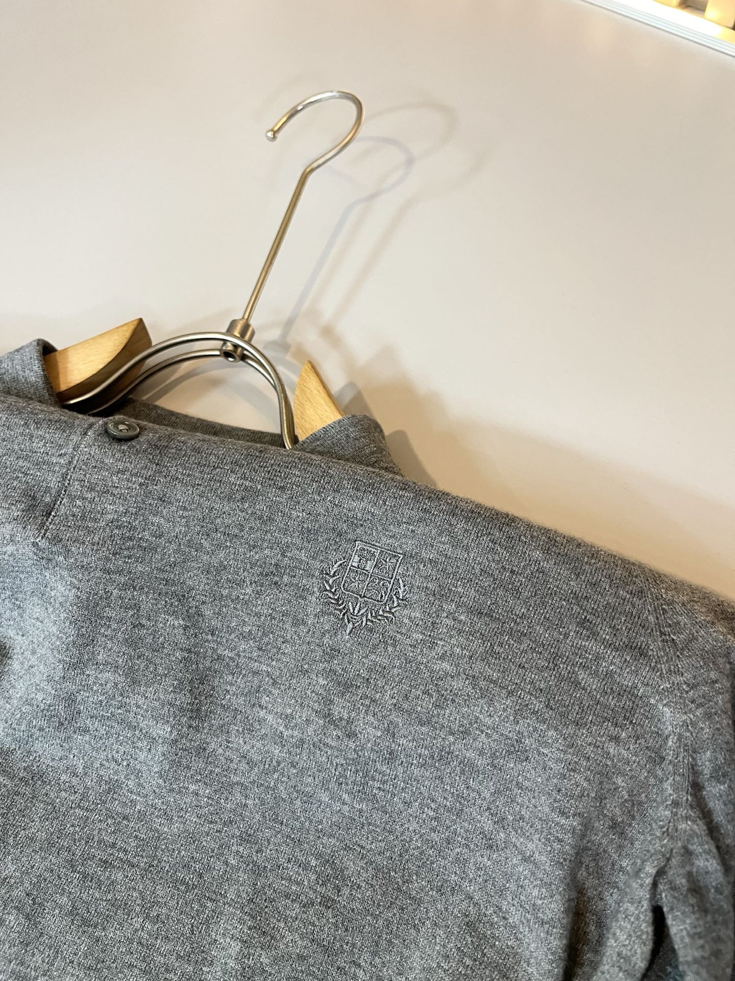 Loro Piana诺悠翩雅 2025秋冬男士最新的贸易订单翻领针织羊毛衫，全品相！！上身舒适透气，不僵