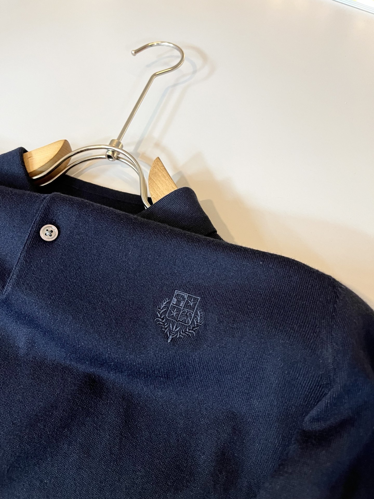 Loro Piana诺悠翩雅 2025秋冬男士最新的贸易订单翻领针织羊毛衫，全品相！！上身舒适透气，不僵