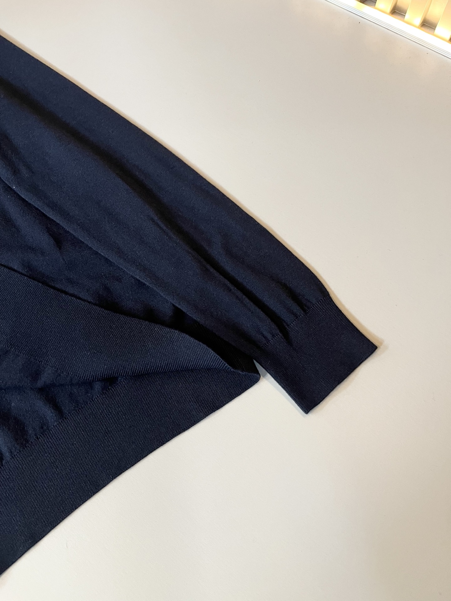 Loro Piana诺悠翩雅 2025秋冬男士最新的贸易订单翻领针织羊毛衫，全品相！！上身舒适透气，不僵