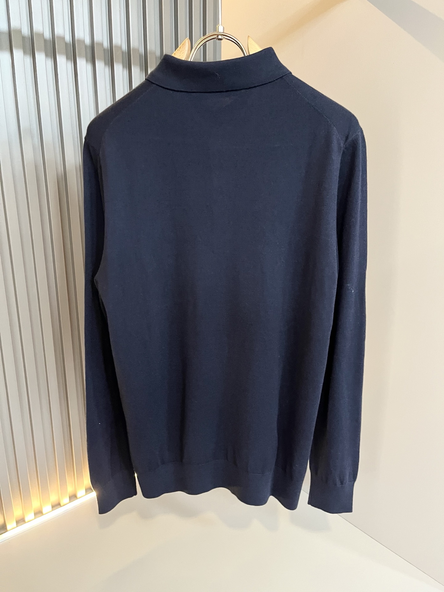 Loro Piana诺悠翩雅 2025秋冬男士最新的贸易订单翻领针织羊毛衫，全品相！！上身舒适透气，不僵