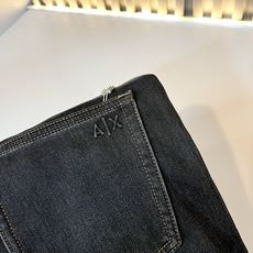 Arman阿*尼2025秋冬新款男士小直筒牛仔裤,贸易公司订单!官网同步 经典之作很好搭配衣服哦 怎么穿 Arman阿*尼2025秋冬新款男士小直筒牛仔裤,贸易公司订单!官网同步 经典之作很好搭配衣服哦 怎么穿