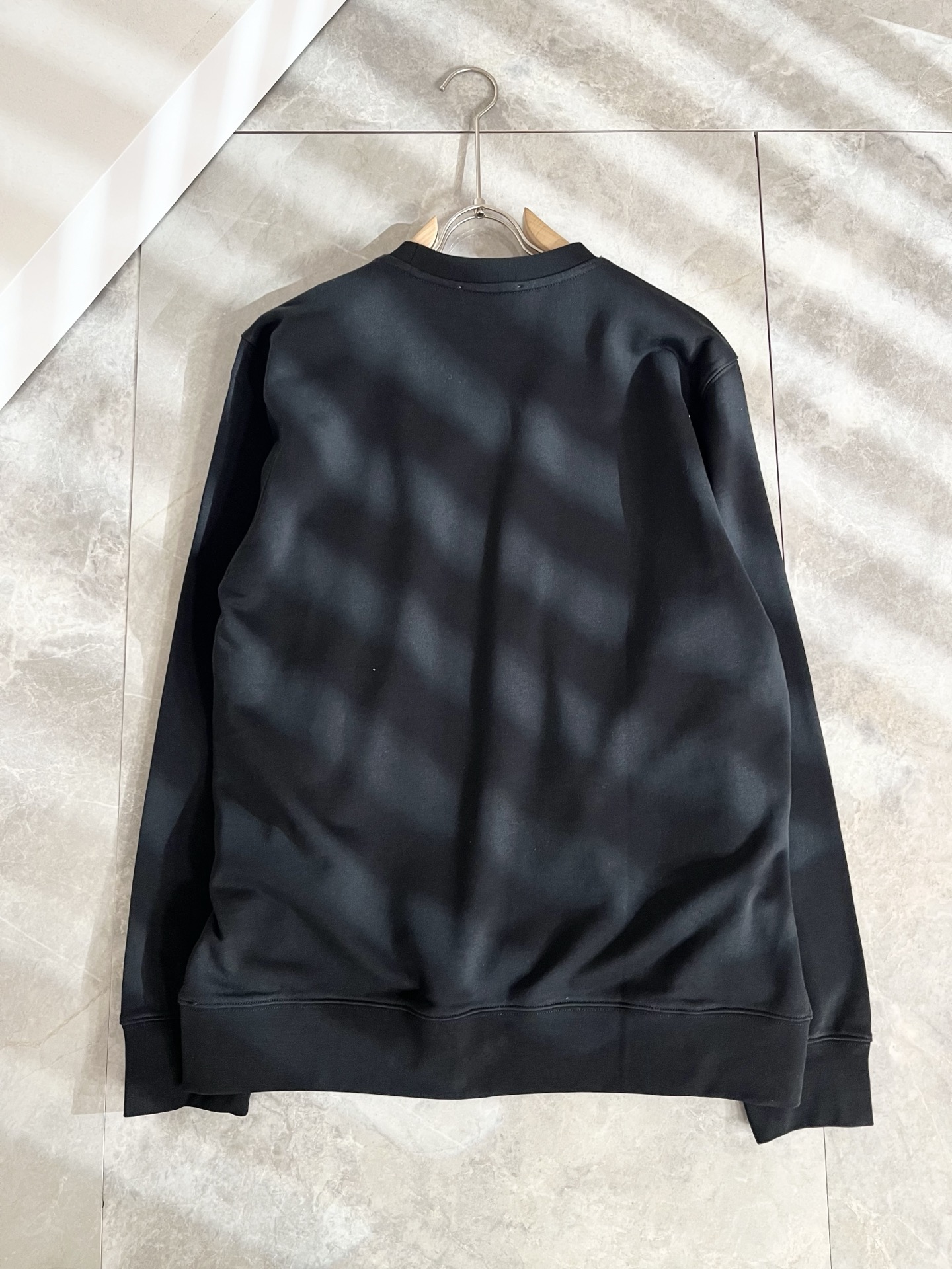 LOE*WE罗*威 2025秋冬男女同款👫长袖卫衣，意大利原厂订单渠道，极具个性高级潮风，标志logo印