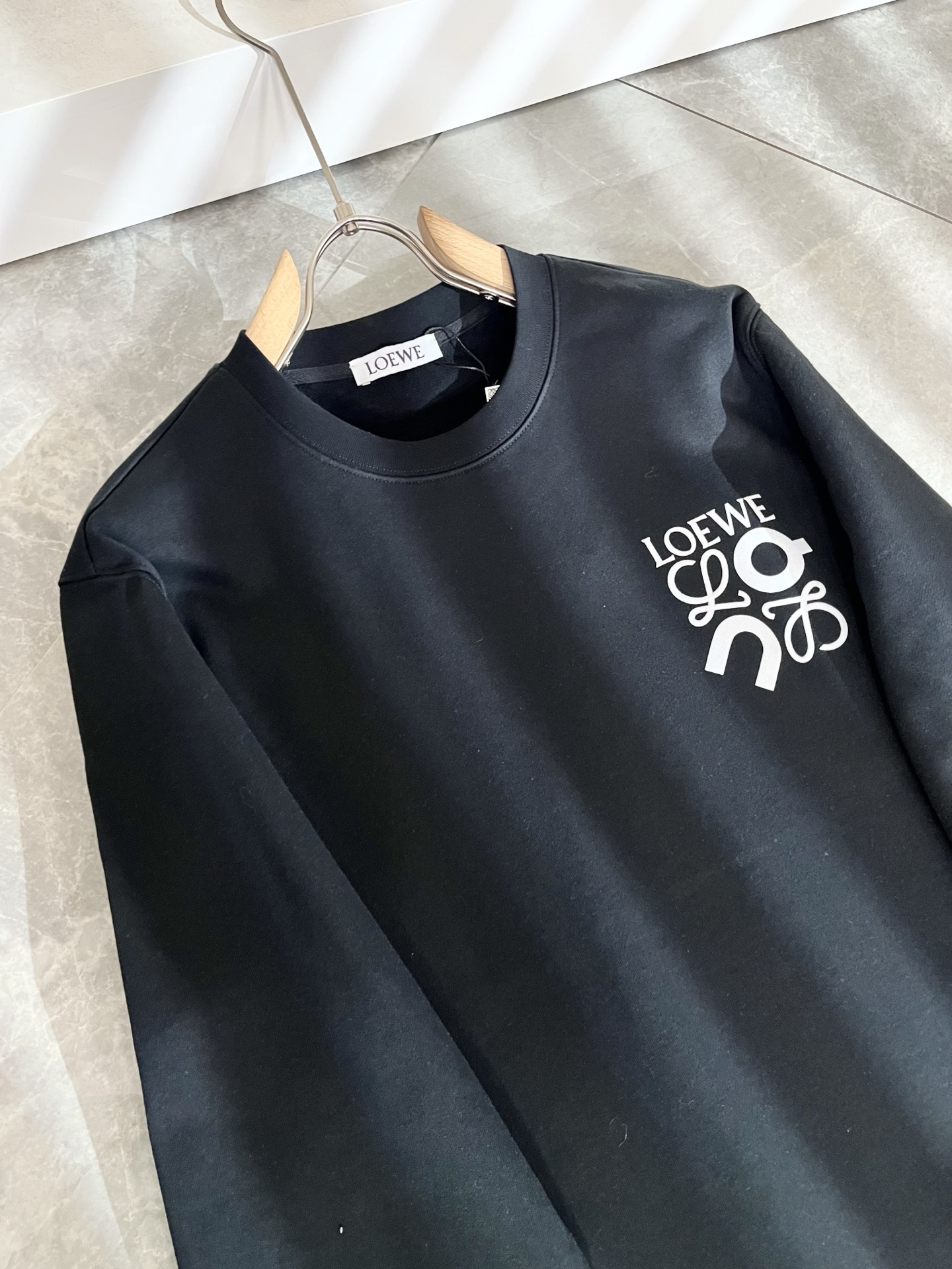 LOE*WE罗*威 2025秋冬男女同款👫长袖卫衣，意大利原厂订单渠道，极具个性高级潮风，标志logo印