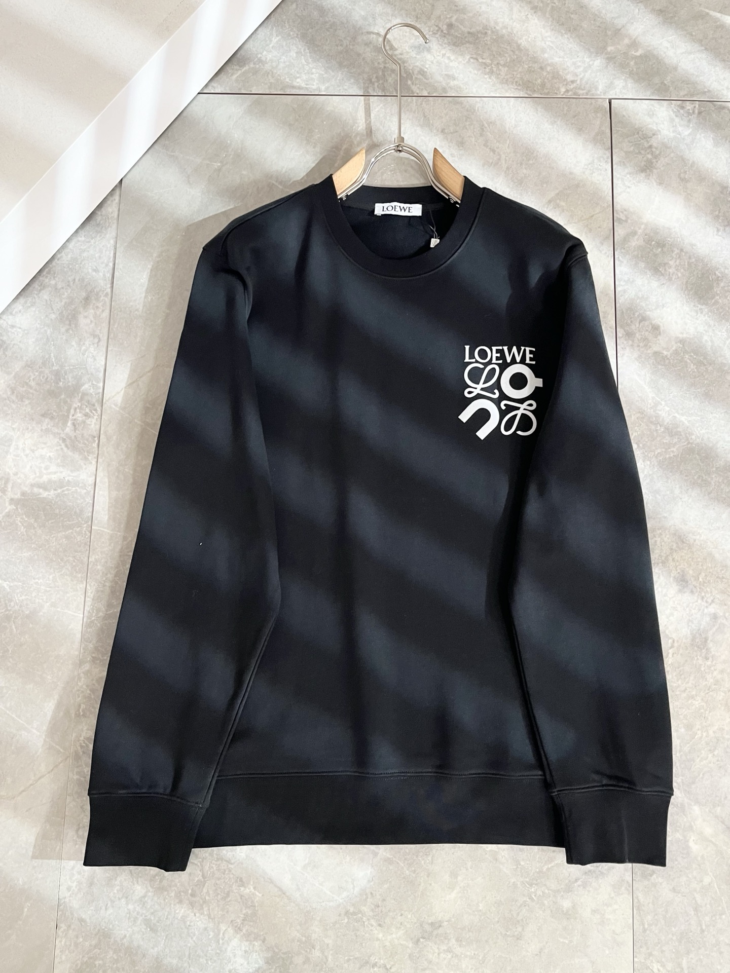 LOE*WE罗*威 2025秋冬男女同款👫长袖卫衣，意大利原厂订单渠道，极具个性高级潮风，标志logo印