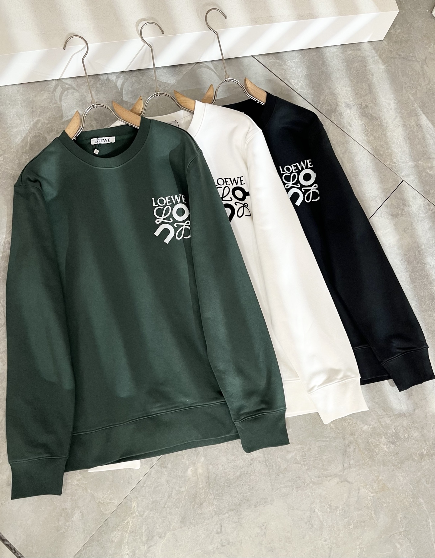 LOE*WE罗*威 2025秋冬男女同款👫长袖卫衣，意大利原厂订单渠道，极具个性高级潮风，标志logo印