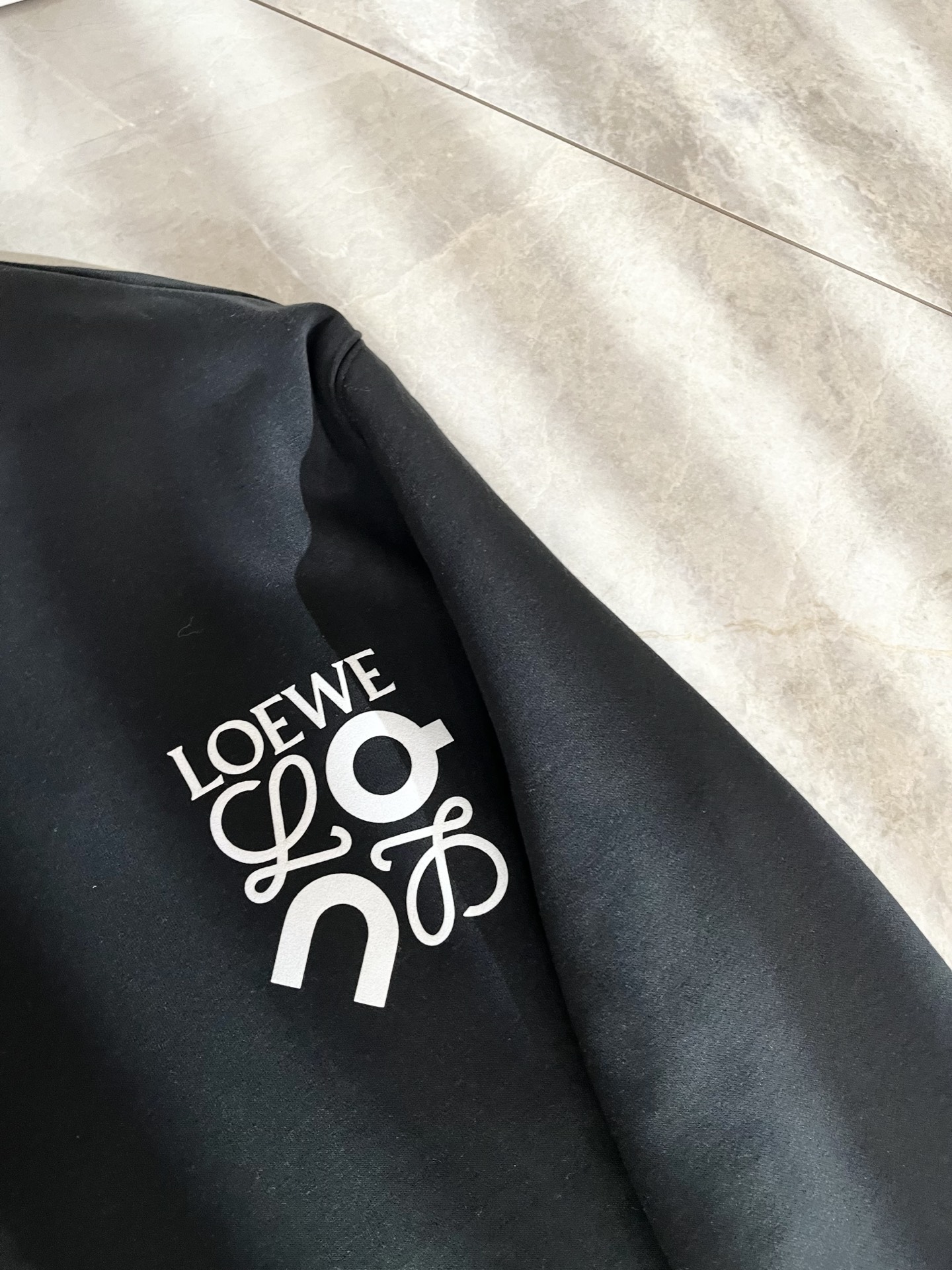 LOE*WE罗*威 2025秋冬男女同款👫长袖卫衣，意大利原厂订单渠道，极具个性高级潮风，标志logo印