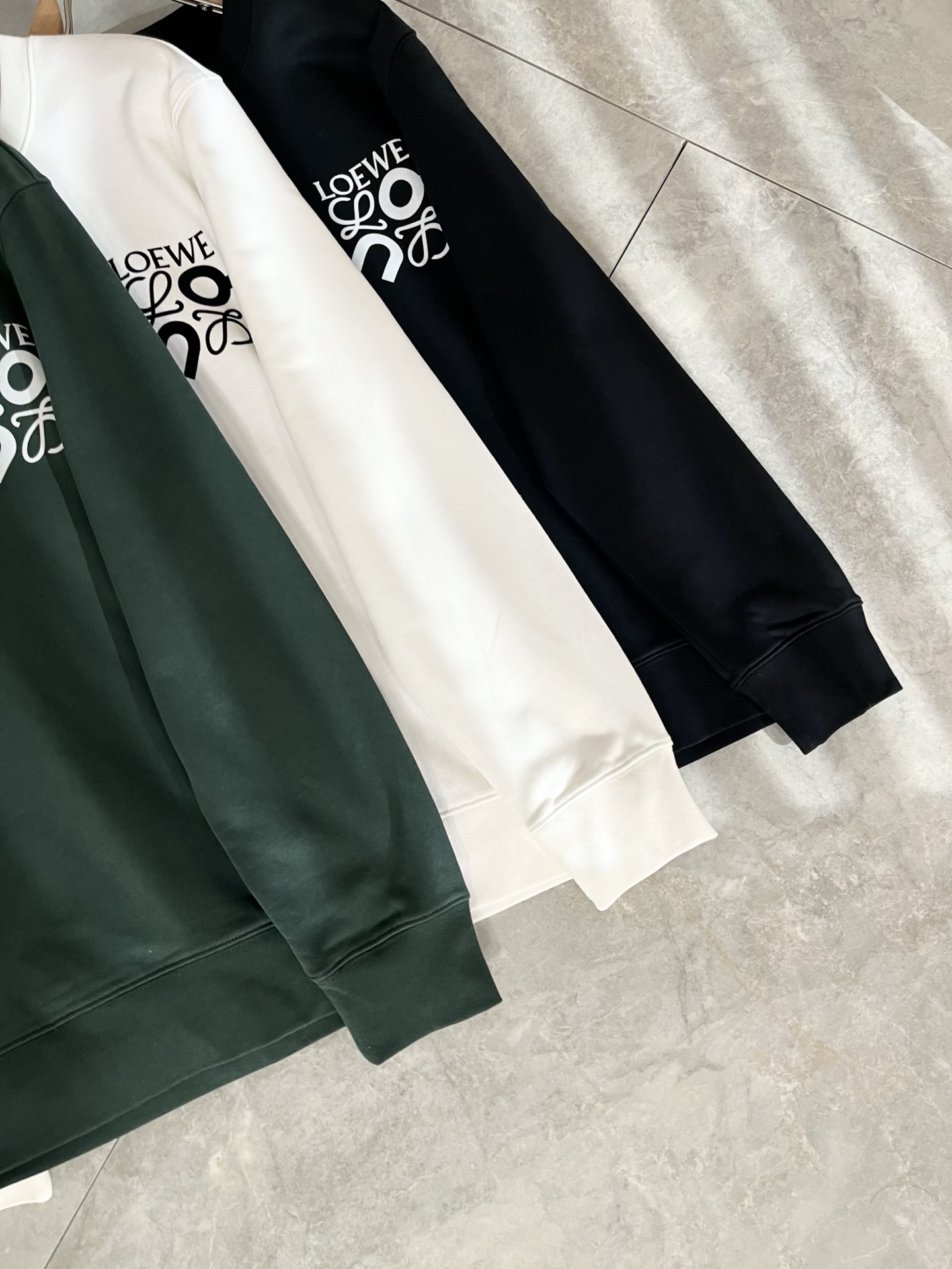 LOE*WE罗*威 2025秋冬男女同款👫长袖卫衣，意大利原厂订单渠道，极具个性高级潮风，标志logo印