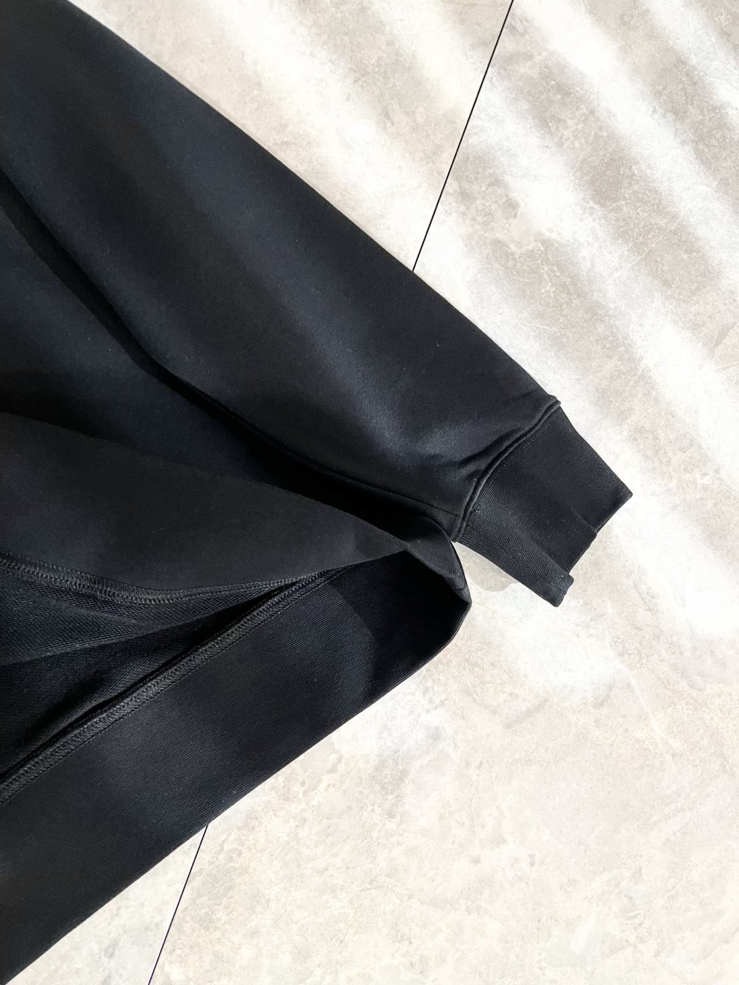 LOE*WE罗*威 2025秋冬男女同款👫长袖卫衣，意大利原厂订单渠道，极具个性高级潮风，标志logo印