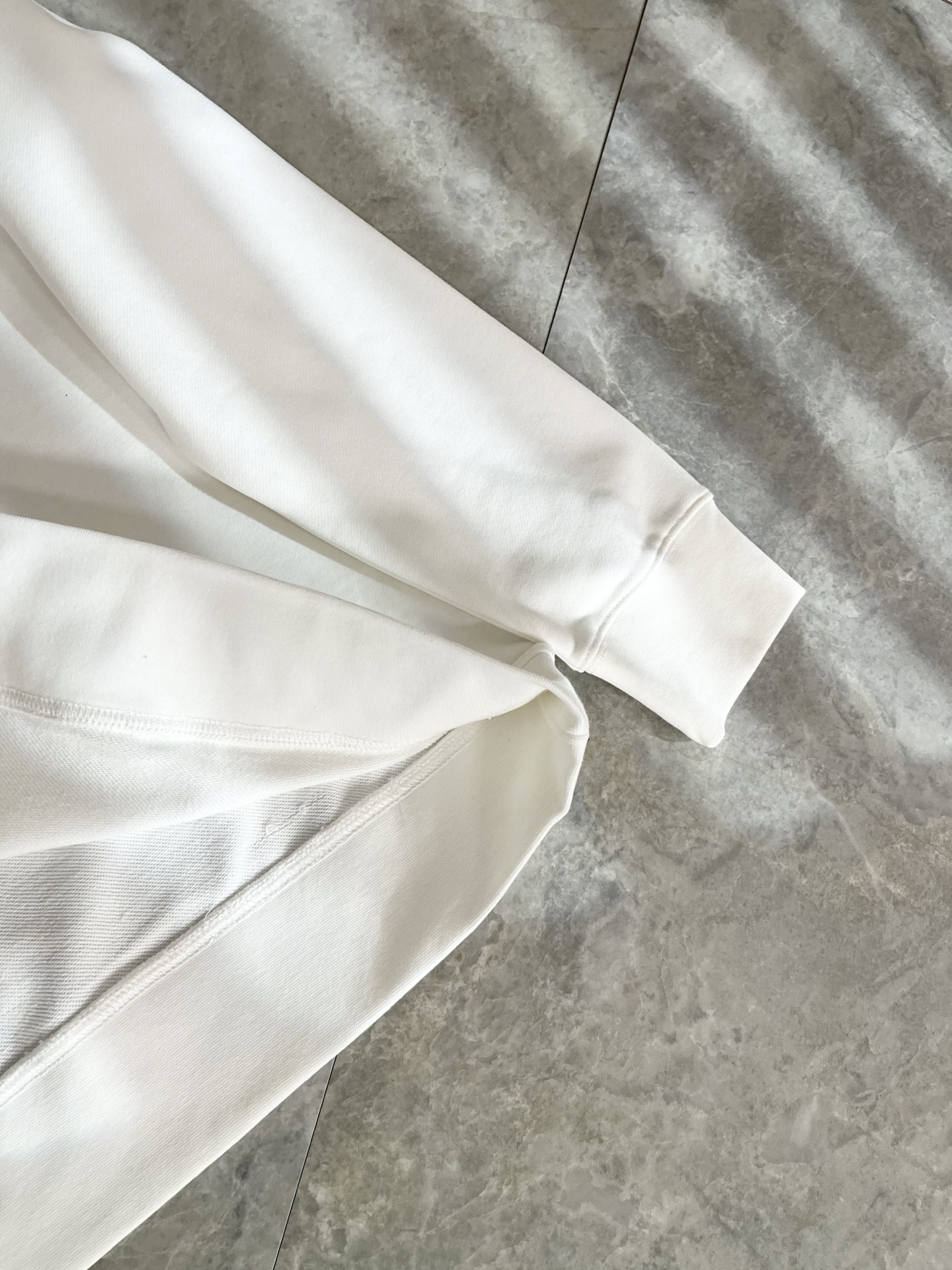 LOE*WE罗*威 2025秋冬男女同款👫长袖卫衣，意大利原厂订单渠道，极具个性高级潮风，标志logo印