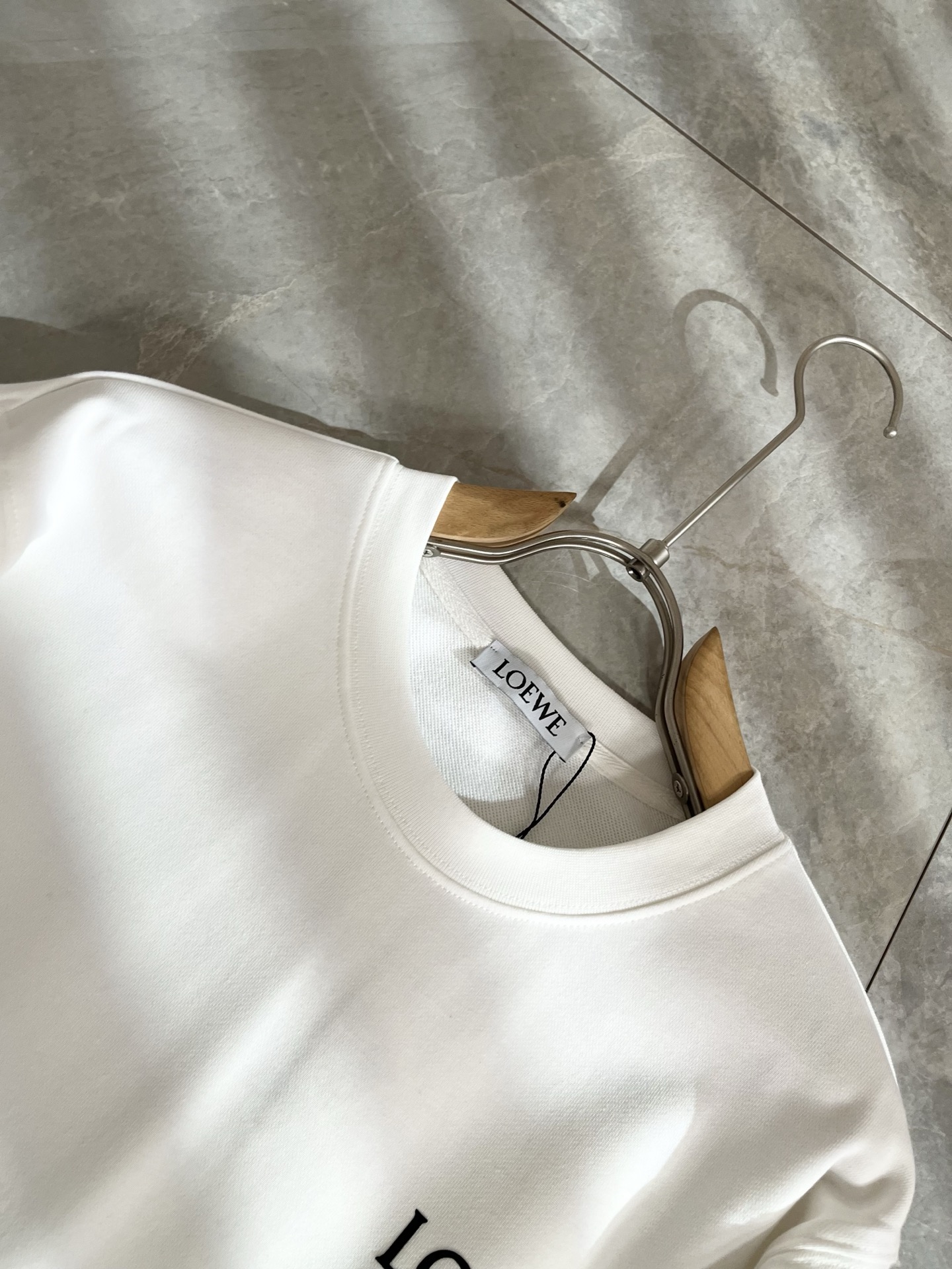 LOE*WE罗*威 2025秋冬男女同款👫长袖卫衣，意大利原厂订单渠道，极具个性高级潮风，标志logo印