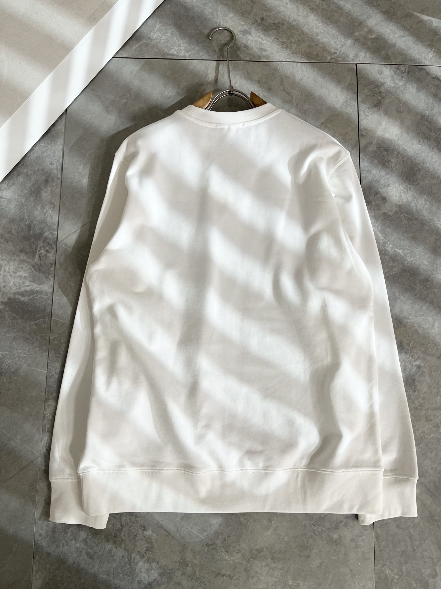 LOE*WE罗*威 2025秋冬男女同款👫长袖卫衣，意大利原厂订单渠道，极具个性高级潮风，标志logo印