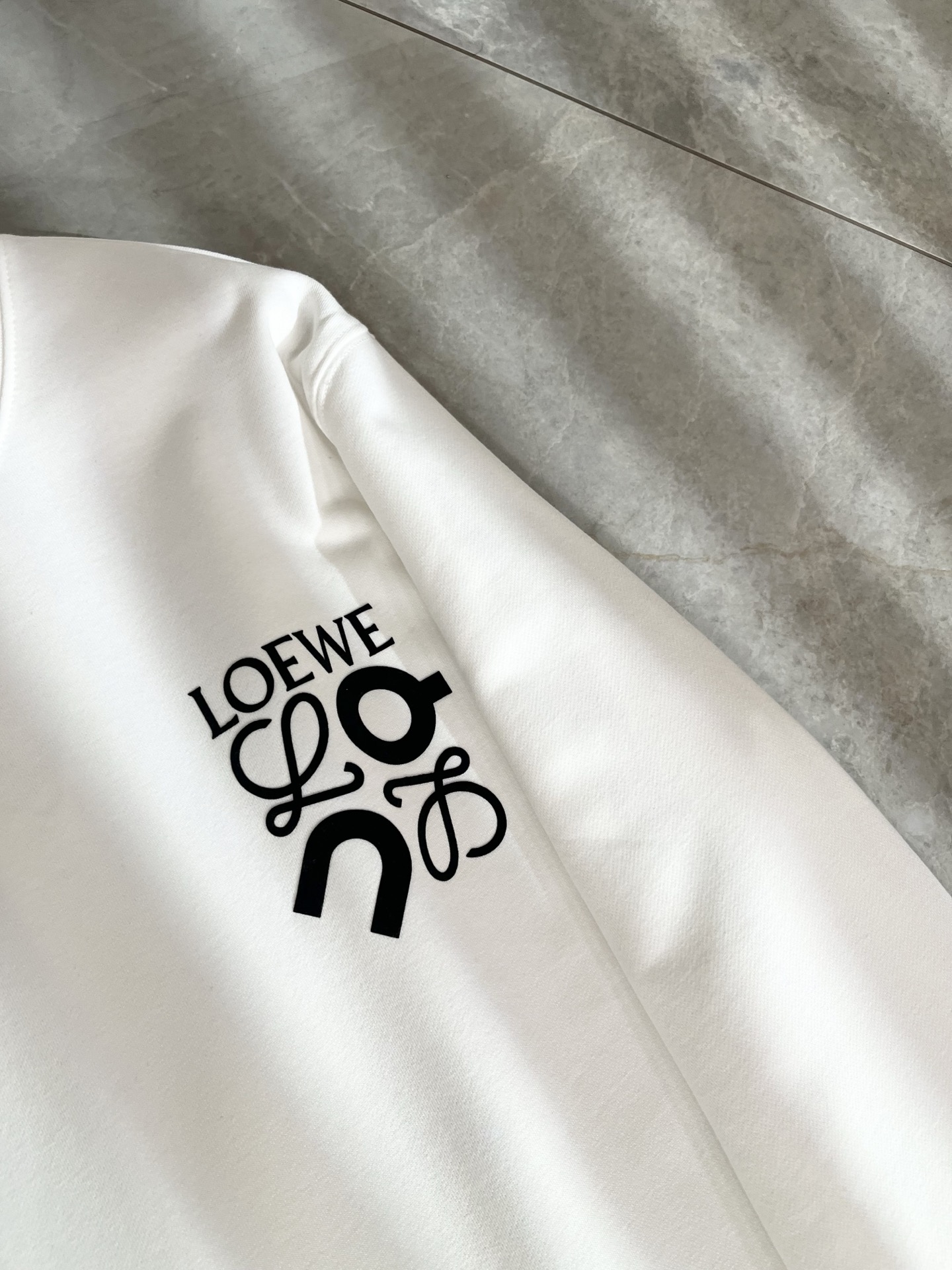 LOE*WE罗*威 2025秋冬男女同款👫长袖卫衣，意大利原厂订单渠道，极具个性高级潮风，标志logo印