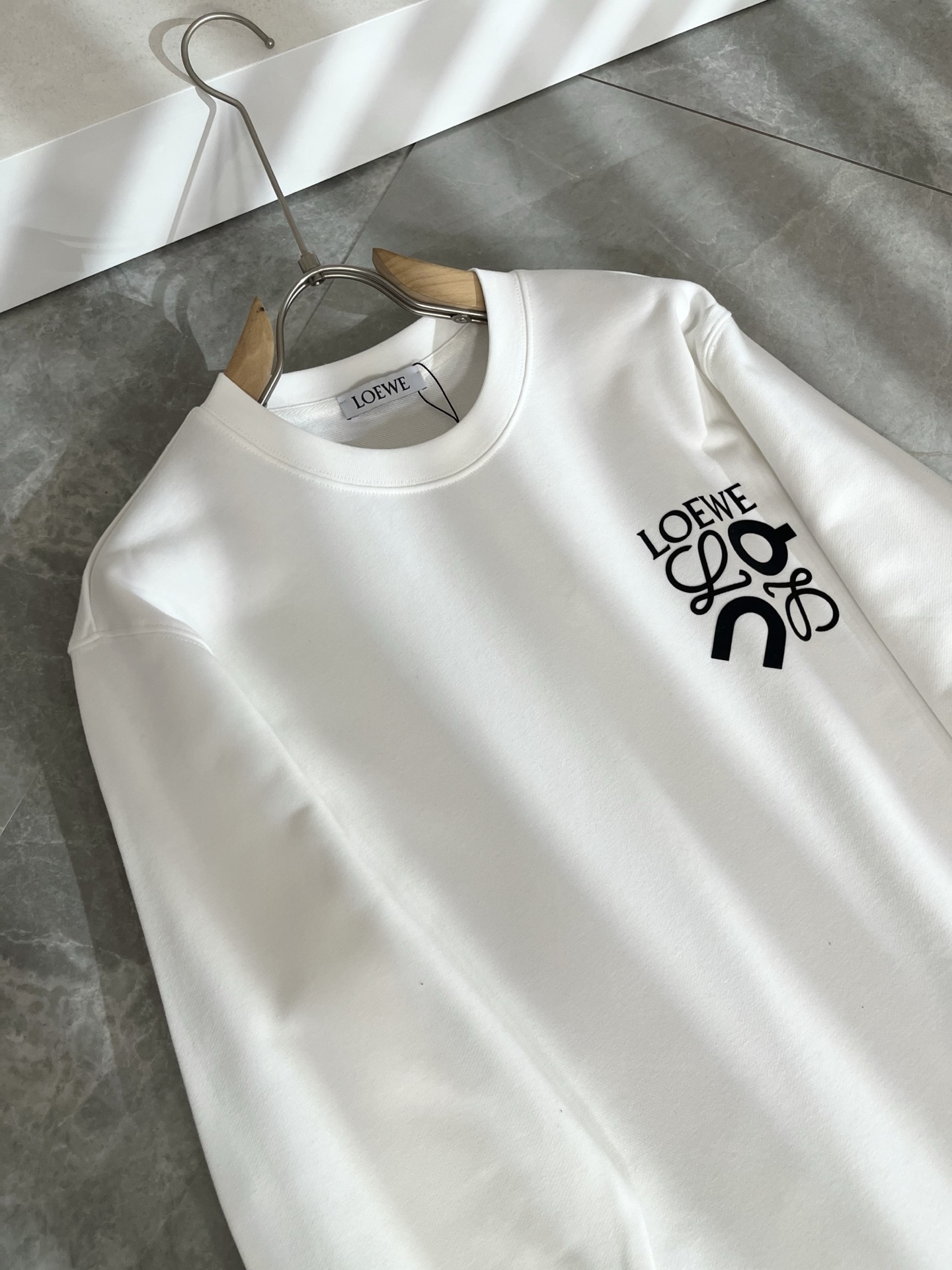 LOE*WE罗*威 2025秋冬男女同款👫长袖卫衣，意大利原厂订单渠道，极具个性高级潮风，标志logo印