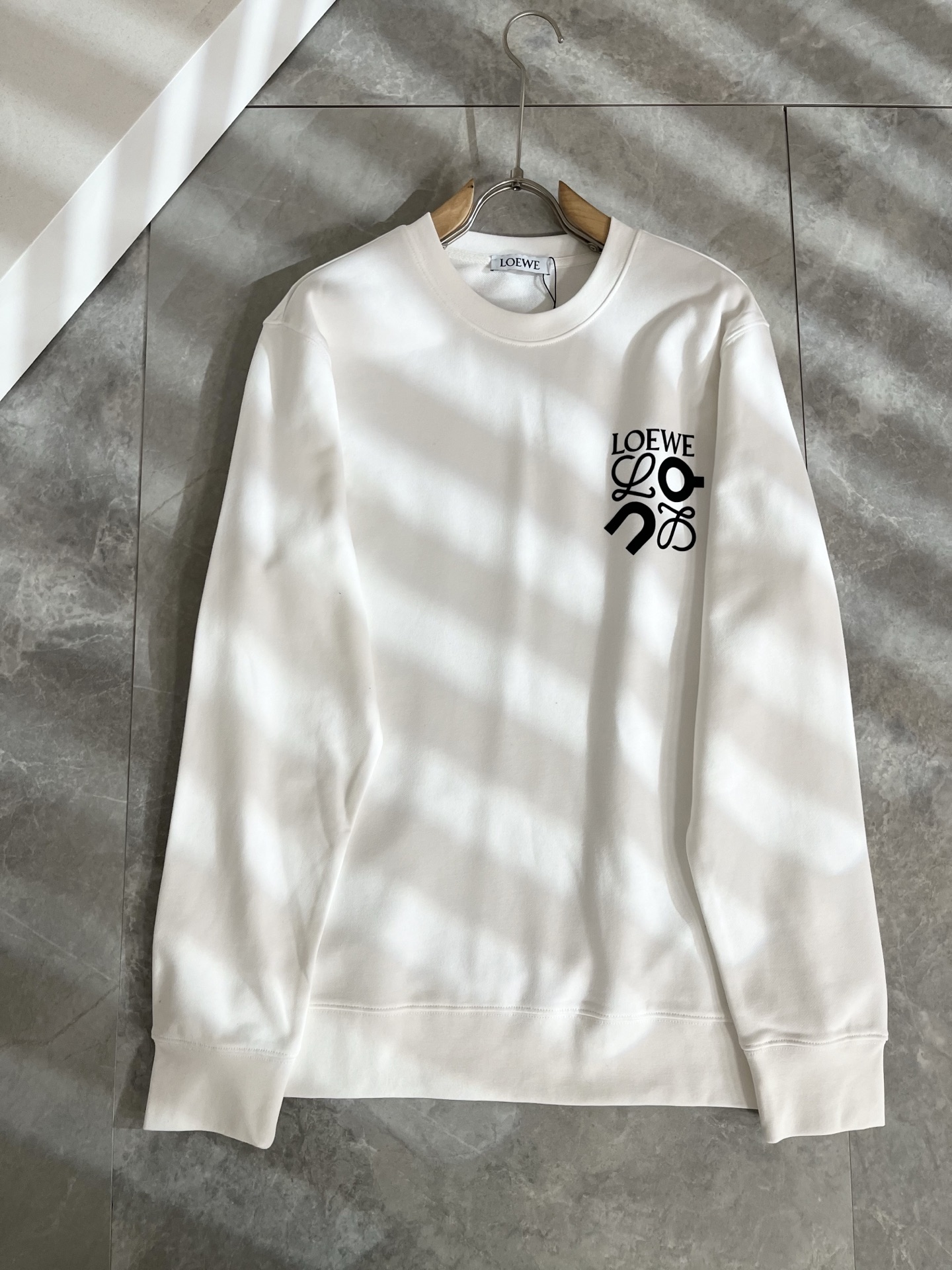 LOE*WE罗*威 2025秋冬男女同款👫长袖卫衣，意大利原厂订单渠道，极具个性高级潮风，标志logo印