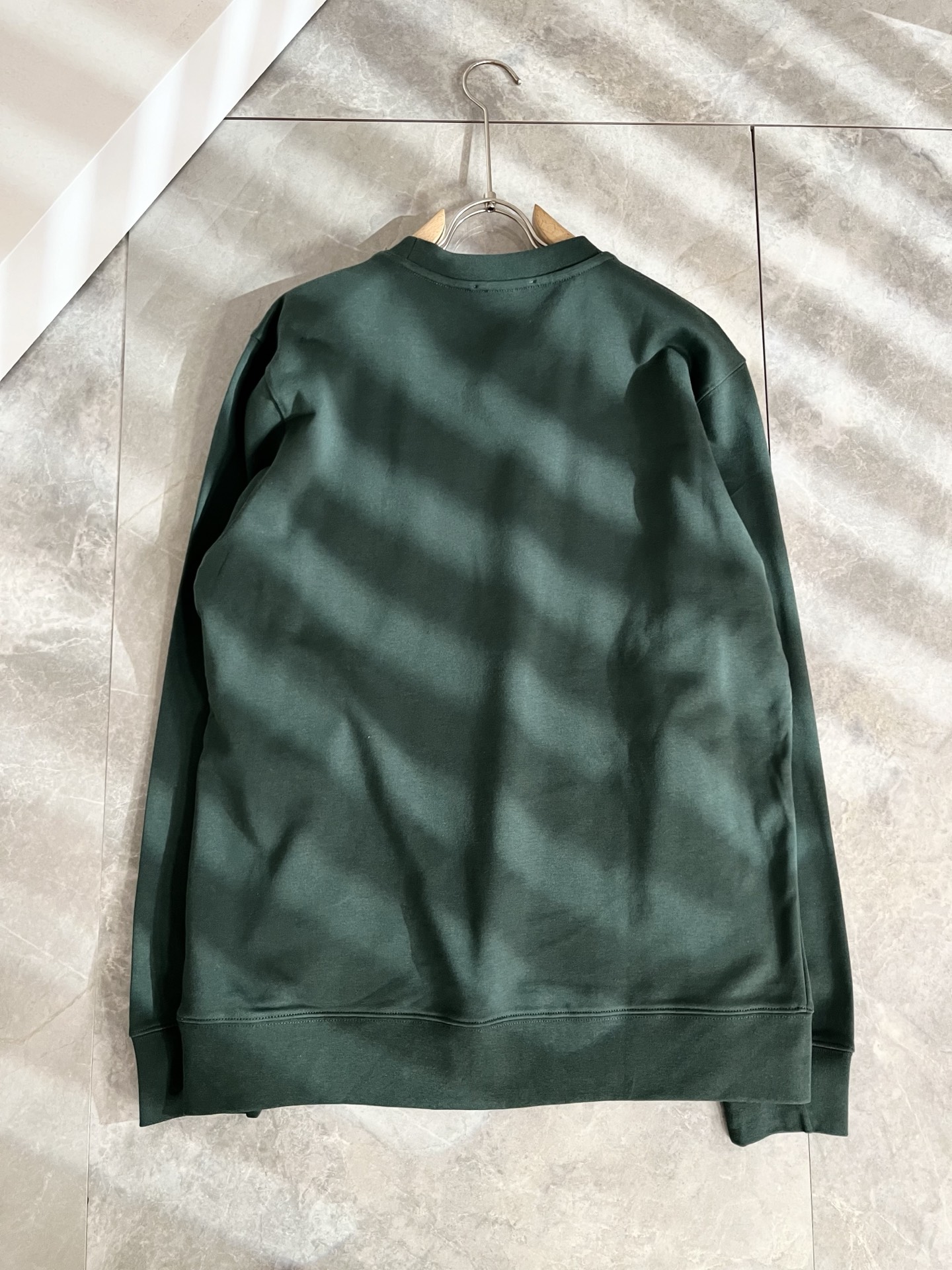 LOE*WE罗*威 2025秋冬男女同款👫长袖卫衣，意大利原厂订单渠道，极具个性高级潮风，标志logo印