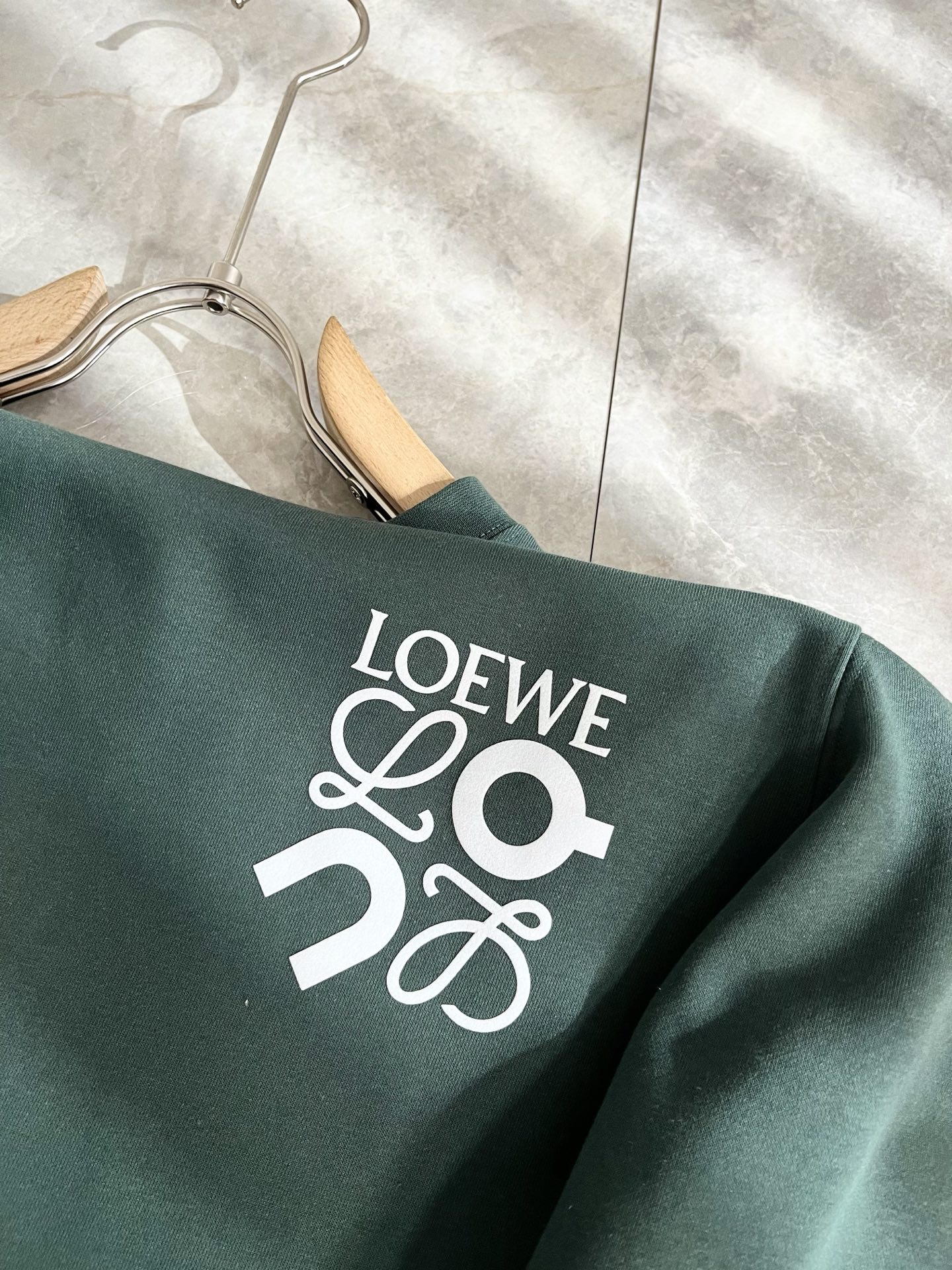 LOE*WE罗*威 2025秋冬男女同款👫长袖卫衣，意大利原厂订单渠道，极具个性高级潮风，标志logo印