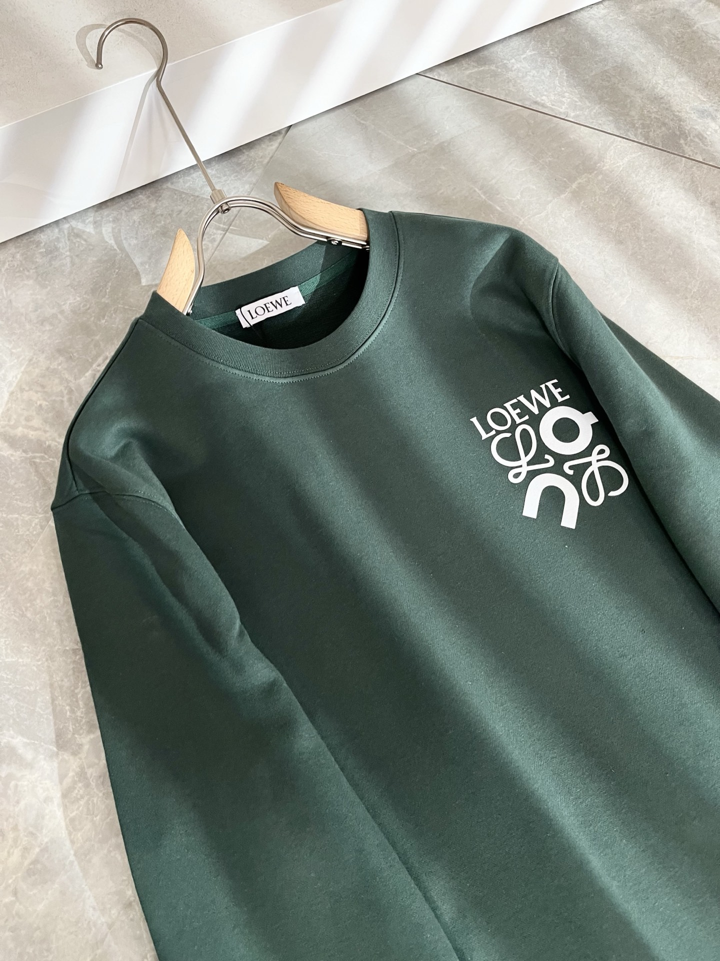 LOE*WE罗*威 2025秋冬男女同款👫长袖卫衣，意大利原厂订单渠道，极具个性高级潮风，标志logo印