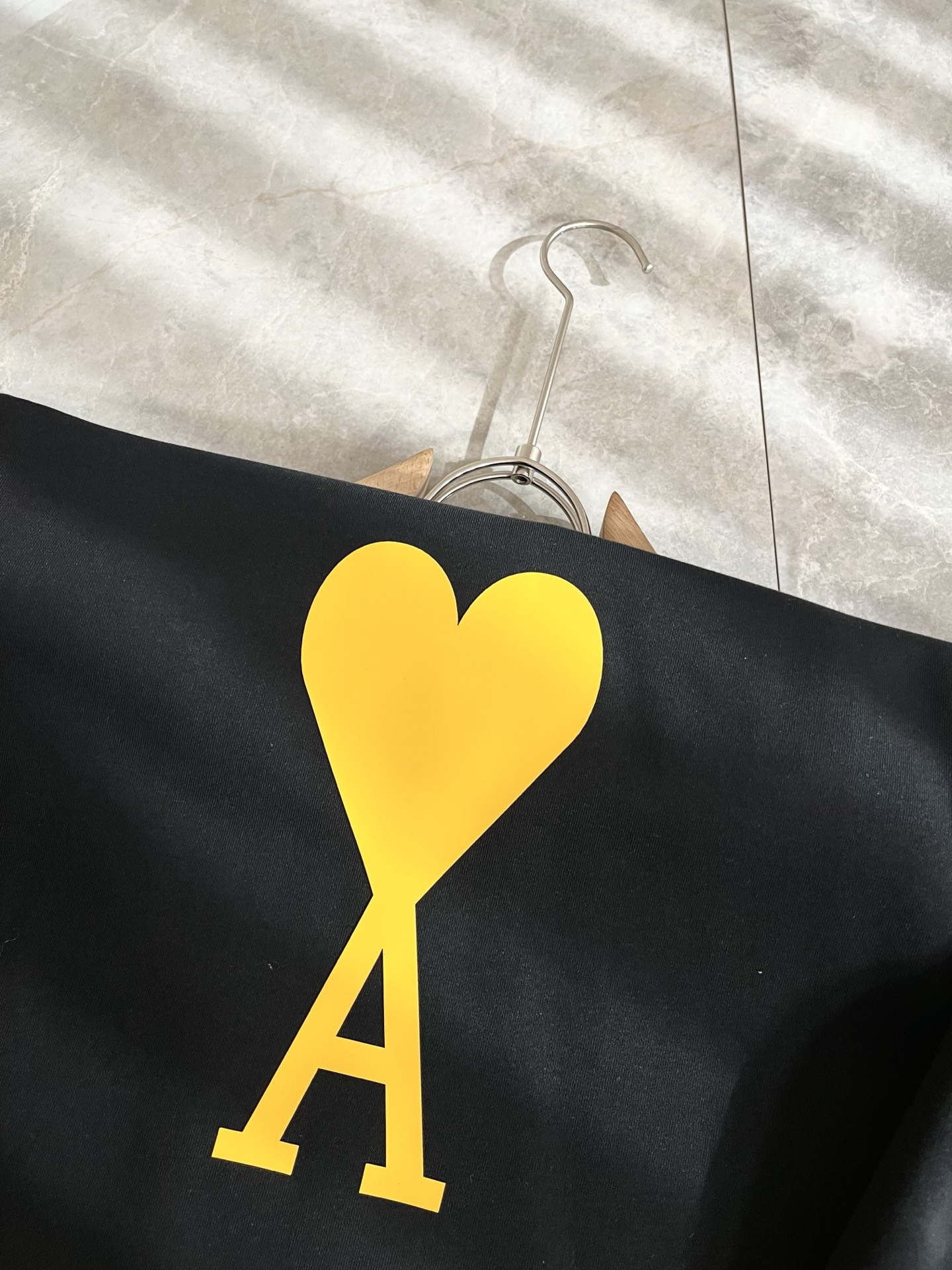 AMI 2025秋冬新款男女同款👫卫衣，最新款全网独家首上！！~既经典有时尚百搭，谁不爱啊，将经典再次展