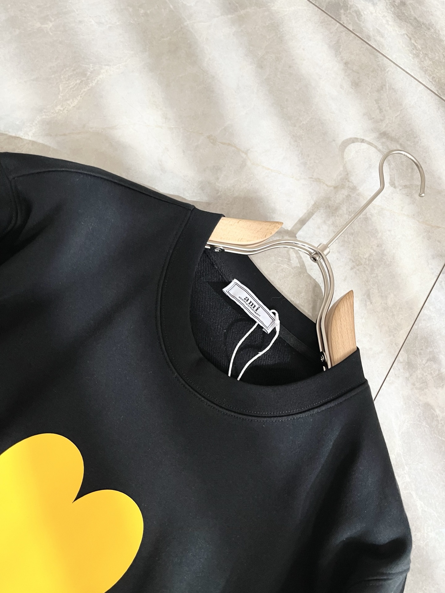 AMI 2025秋冬新款男女同款👫卫衣，最新款全网独家首上！！~既经典有时尚百搭，谁不爱啊，将经典再次展