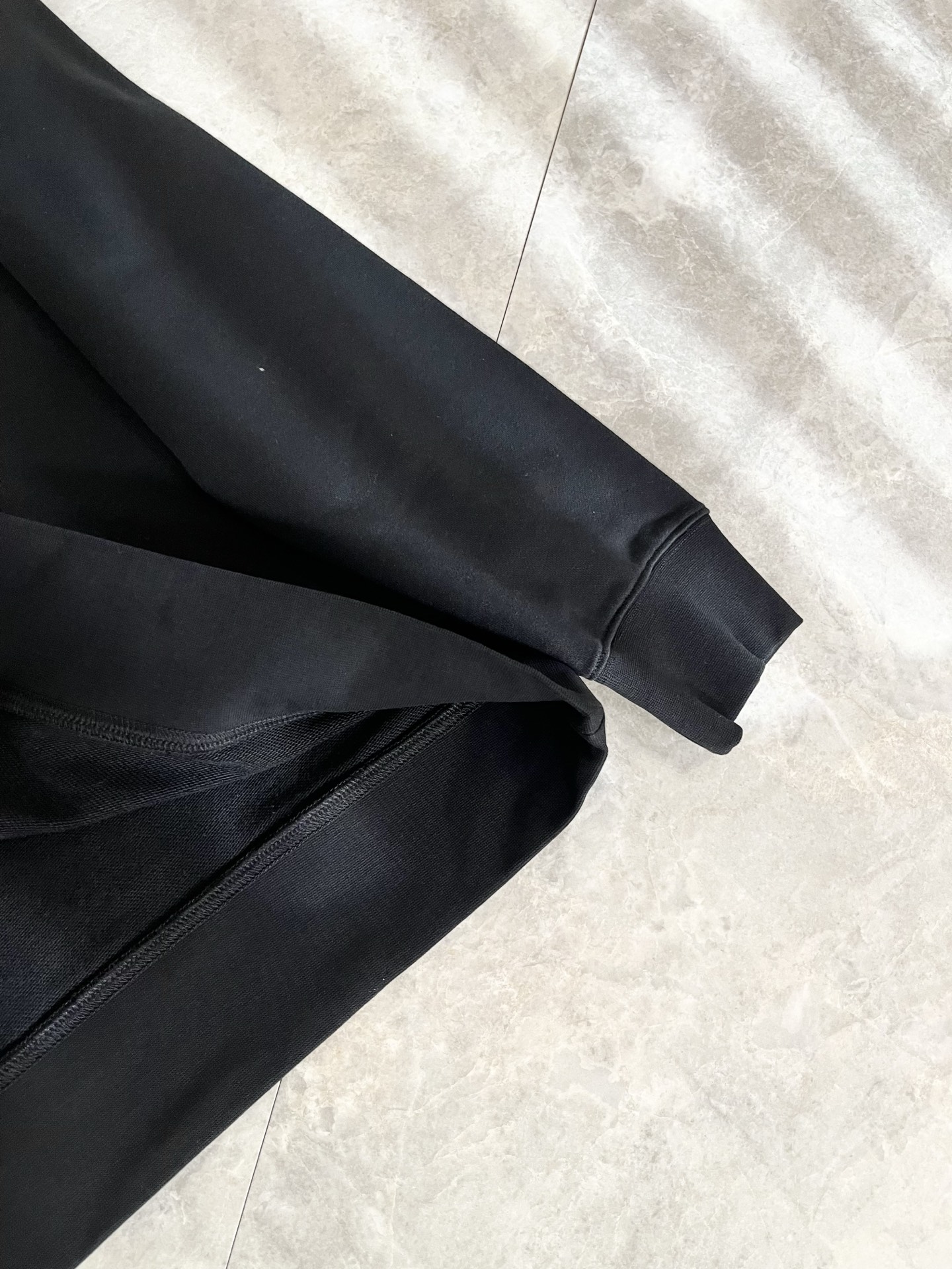 AMI 2025秋冬新款男女同款👫卫衣，最新款全网独家首上！！~既经典有时尚百搭，谁不爱啊，将经典再次展