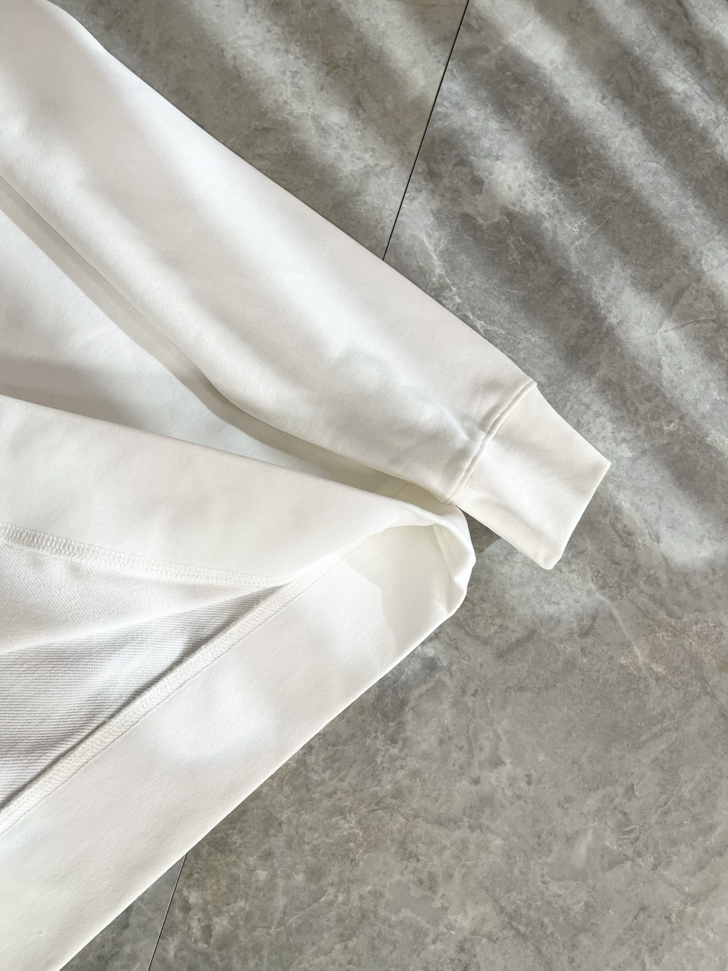 AMI 2025秋冬新款男女同款👫卫衣，最新款全网独家首上！！~既经典有时尚百搭，谁不爱啊，将经典再次展