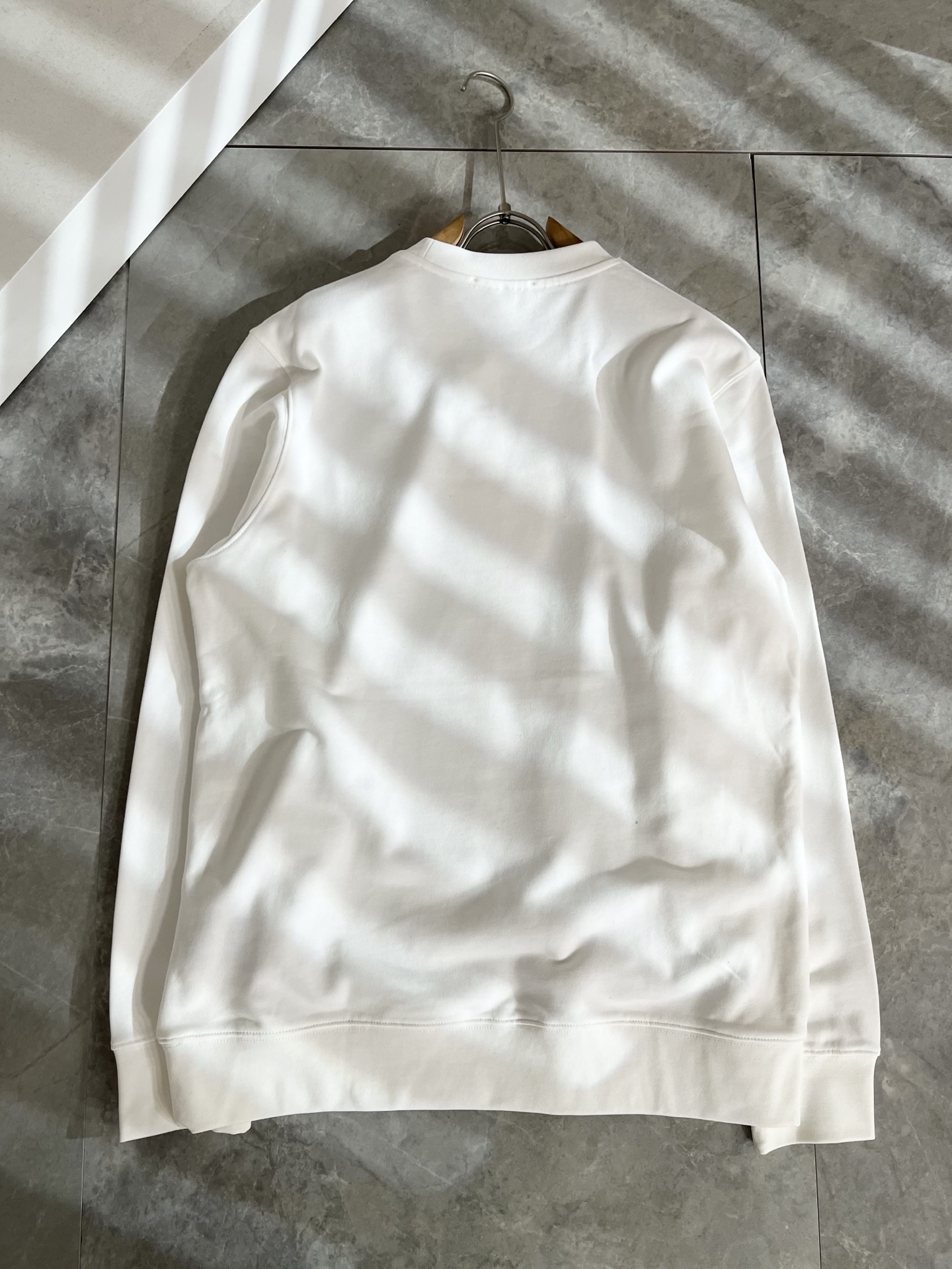 AMI 2025秋冬新款男女同款👫卫衣，最新款全网独家首上！！~既经典有时尚百搭，谁不爱啊，将经典再次展