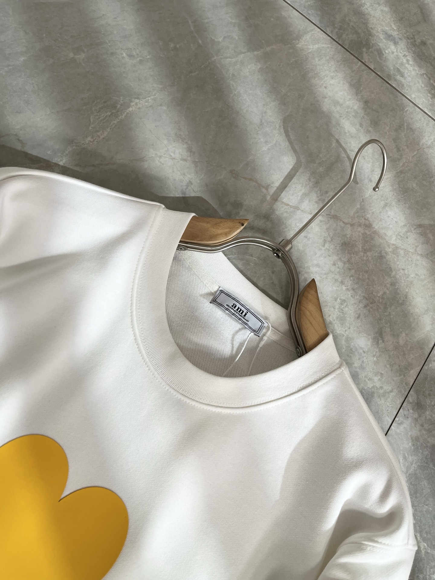 AMI 2025秋冬新款男女同款👫卫衣，最新款全网独家首上！！~既经典有时尚百搭，谁不爱啊，将经典再次展