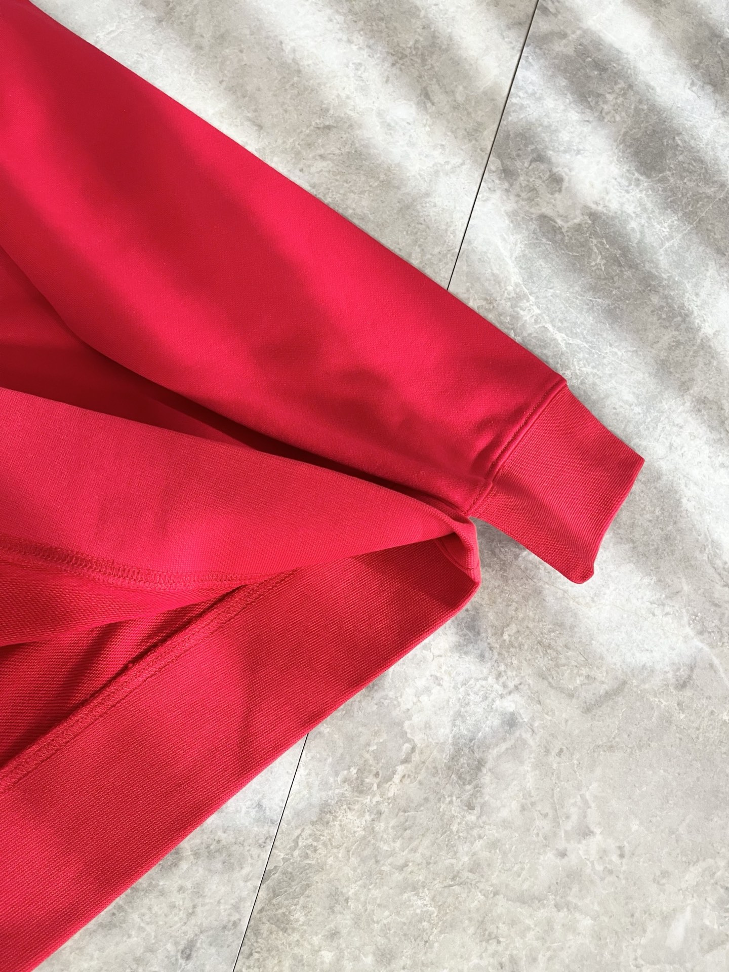 AMI 2025秋冬新款男女同款👫卫衣，最新款全网独家首上！！~既经典有时尚百搭，谁不爱啊，将经典再次展