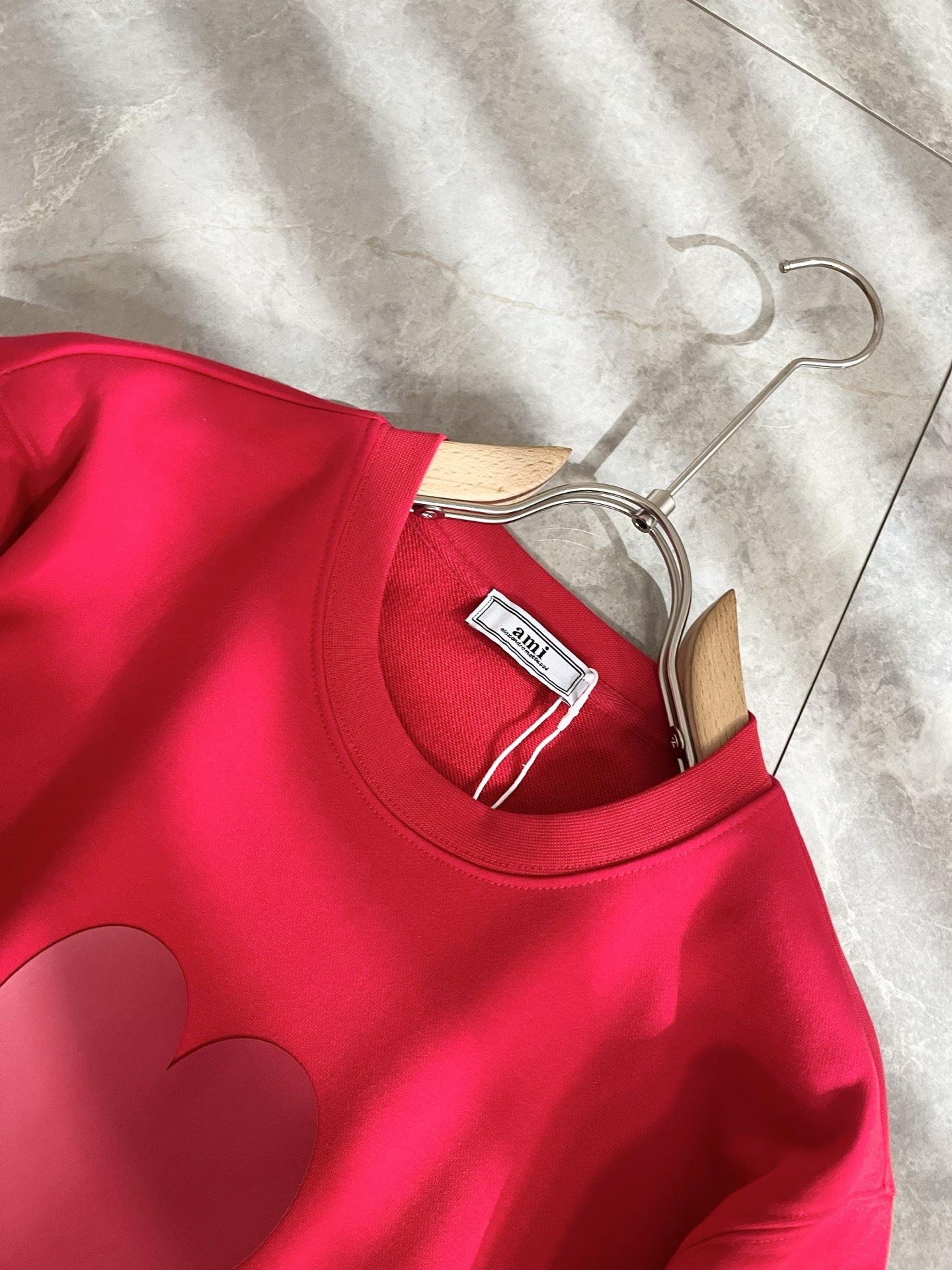 AMI 2025秋冬新款男女同款👫卫衣，最新款全网独家首上！！~既经典有时尚百搭，谁不爱啊，将经典再次展