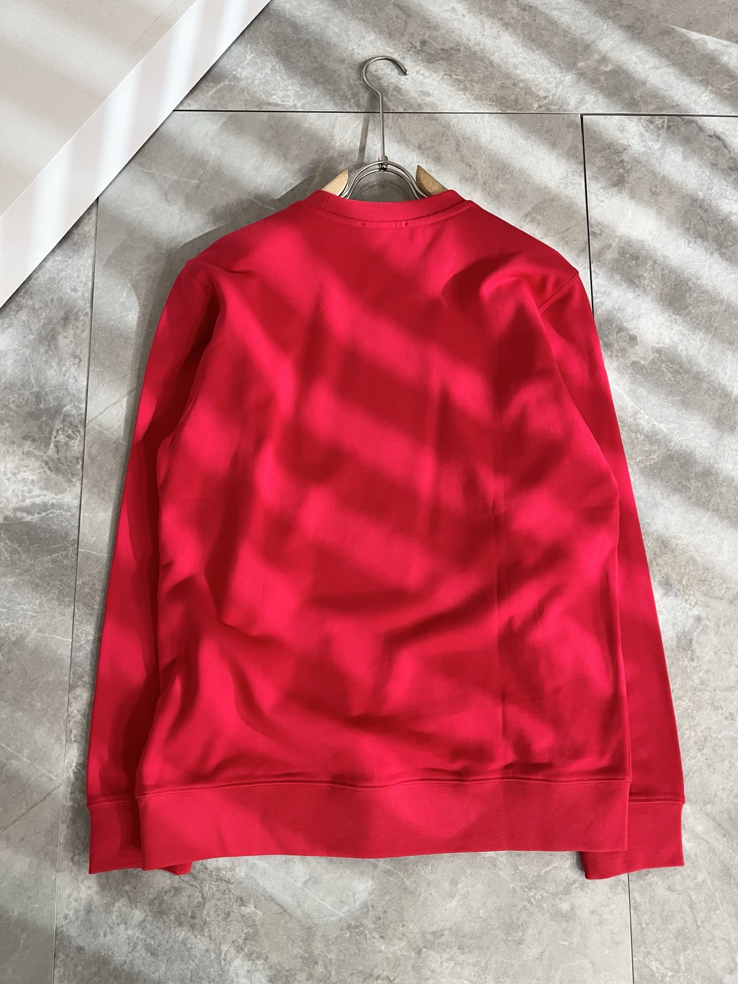 AMI 2025秋冬新款男女同款👫卫衣，最新款全网独家首上！！~既经典有时尚百搭，谁不爱啊，将经典再次展