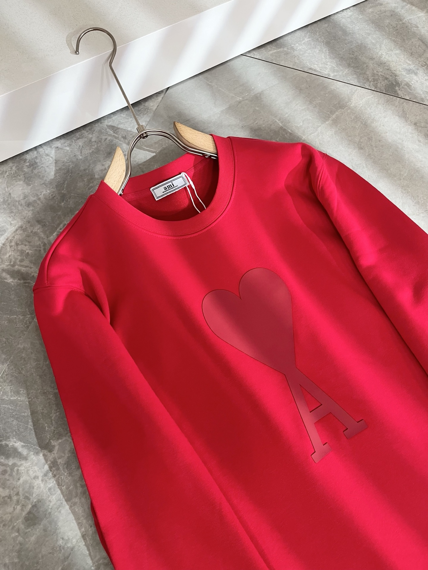 AMI 2025秋冬新款男女同款👫卫衣，最新款全网独家首上！！~既经典有时尚百搭，谁不爱啊，将经典再次展