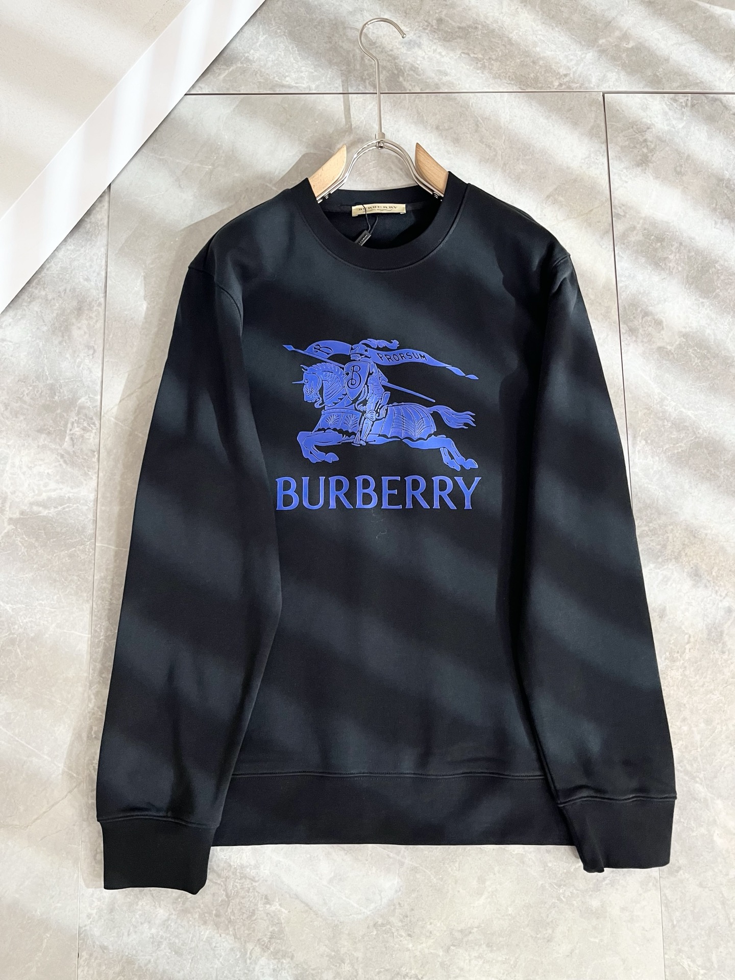 BURBER*Y巴*莉 2025秋冬新款男女同款👫基础休闲百搭棉质圆领卫衣，男女同款卫衣！贸易公司渠道稀