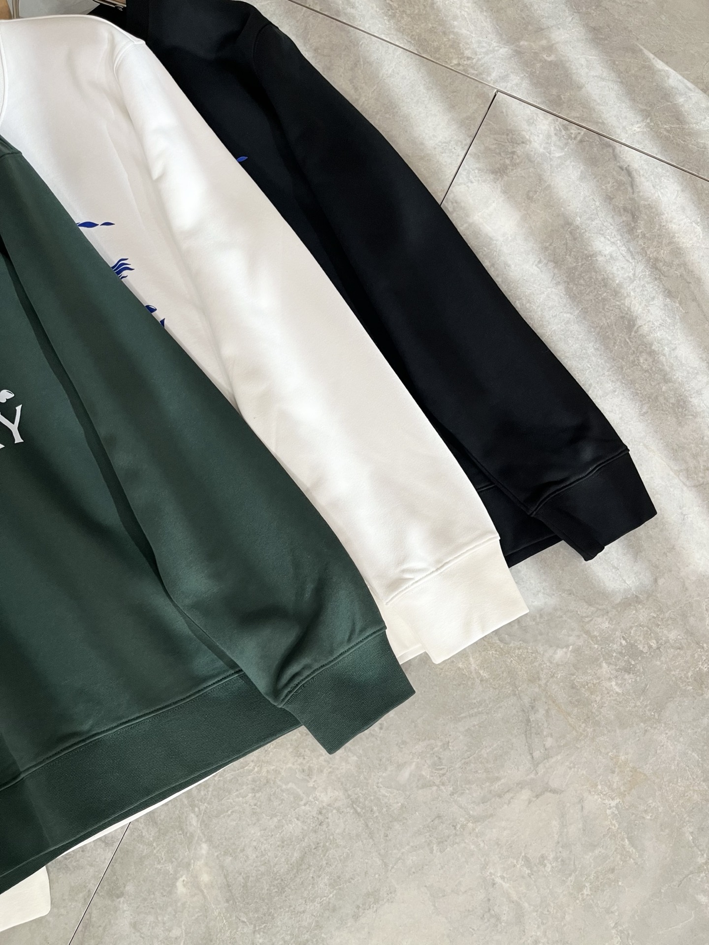 BURBER*Y巴*莉 2025秋冬新款男女同款👫基础休闲百搭棉质圆领卫衣，男女同款卫衣！贸易公司渠道稀