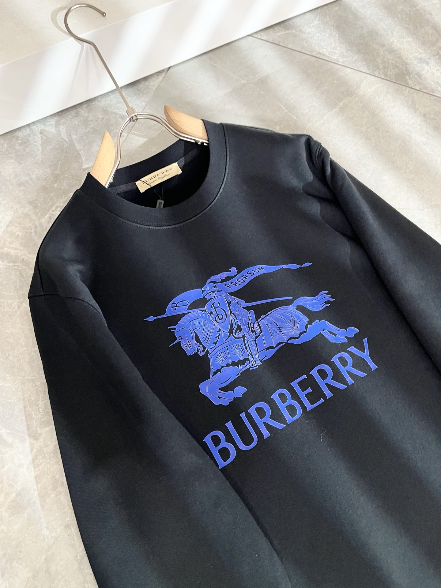 BURBER*Y巴*莉 2025秋冬新款男女同款👫基础休闲百搭棉质圆领卫衣，男女同款卫衣！贸易公司渠道稀