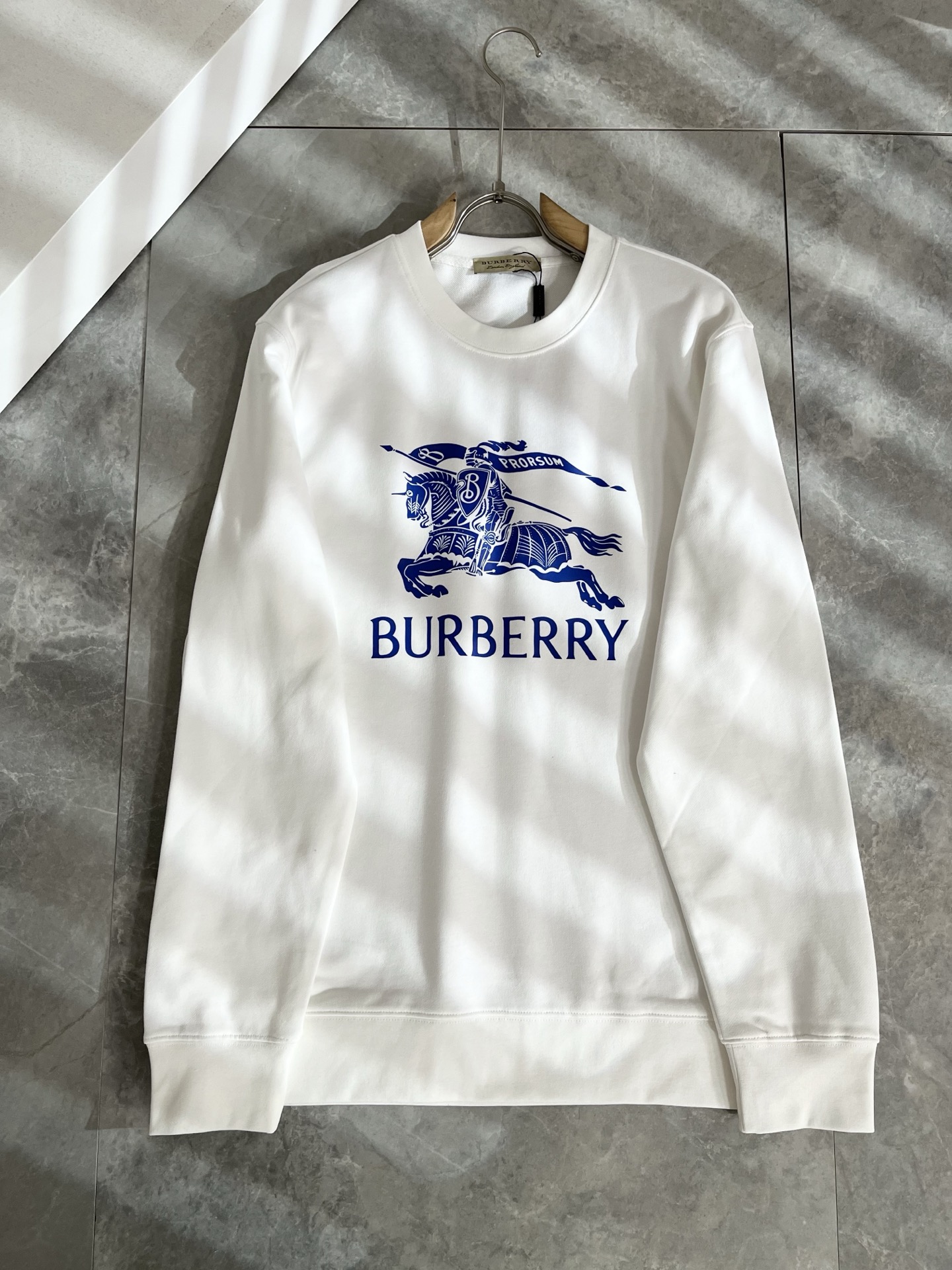 BURBER*Y巴*莉 2025秋冬新款男女同款👫基础休闲百搭棉质圆领卫衣，男女同款卫衣！贸易公司渠道稀