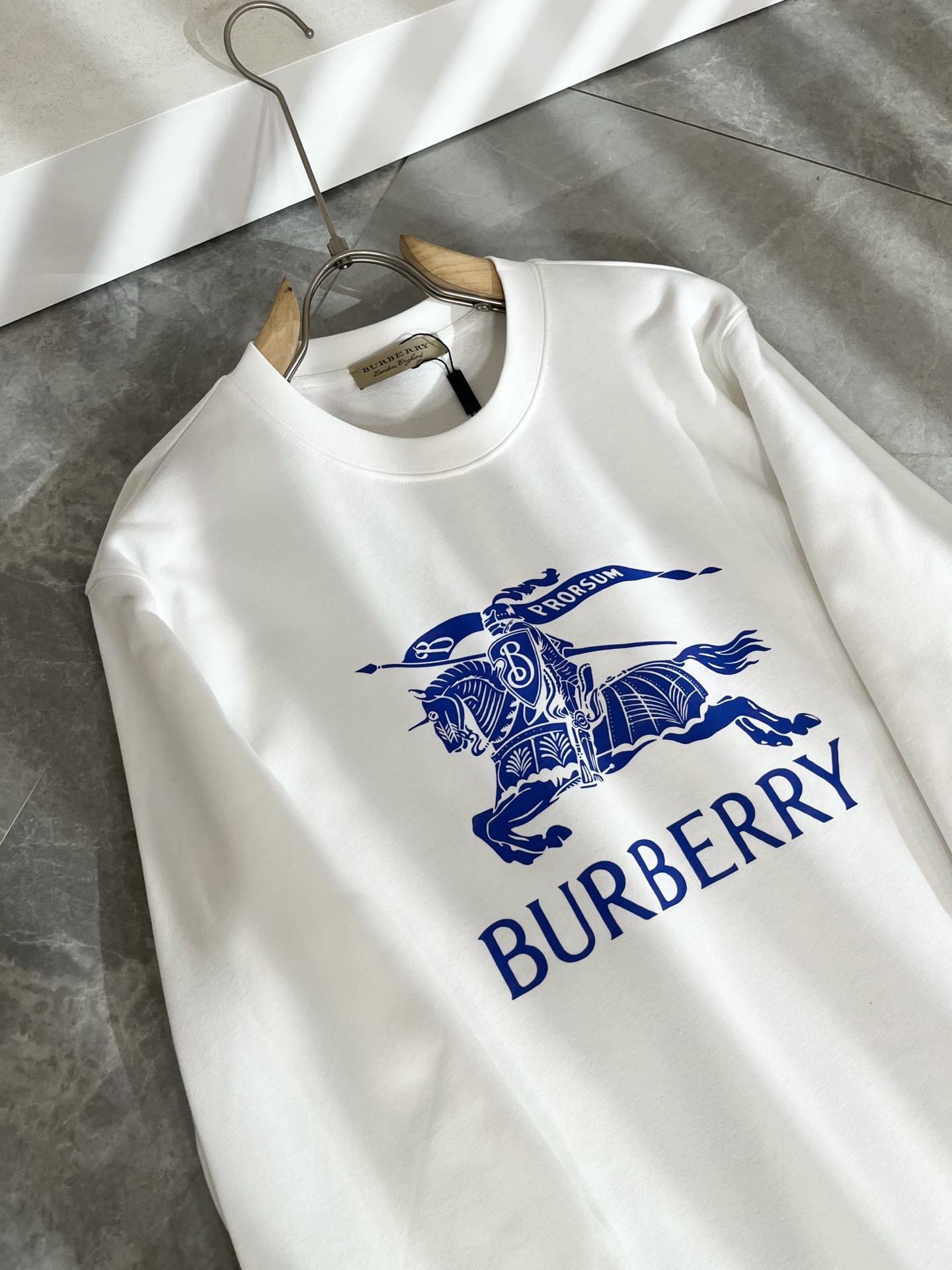 BURBER*Y巴*莉 2025秋冬新款男女同款👫基础休闲百搭棉质圆领卫衣，男女同款卫衣！贸易公司渠道稀