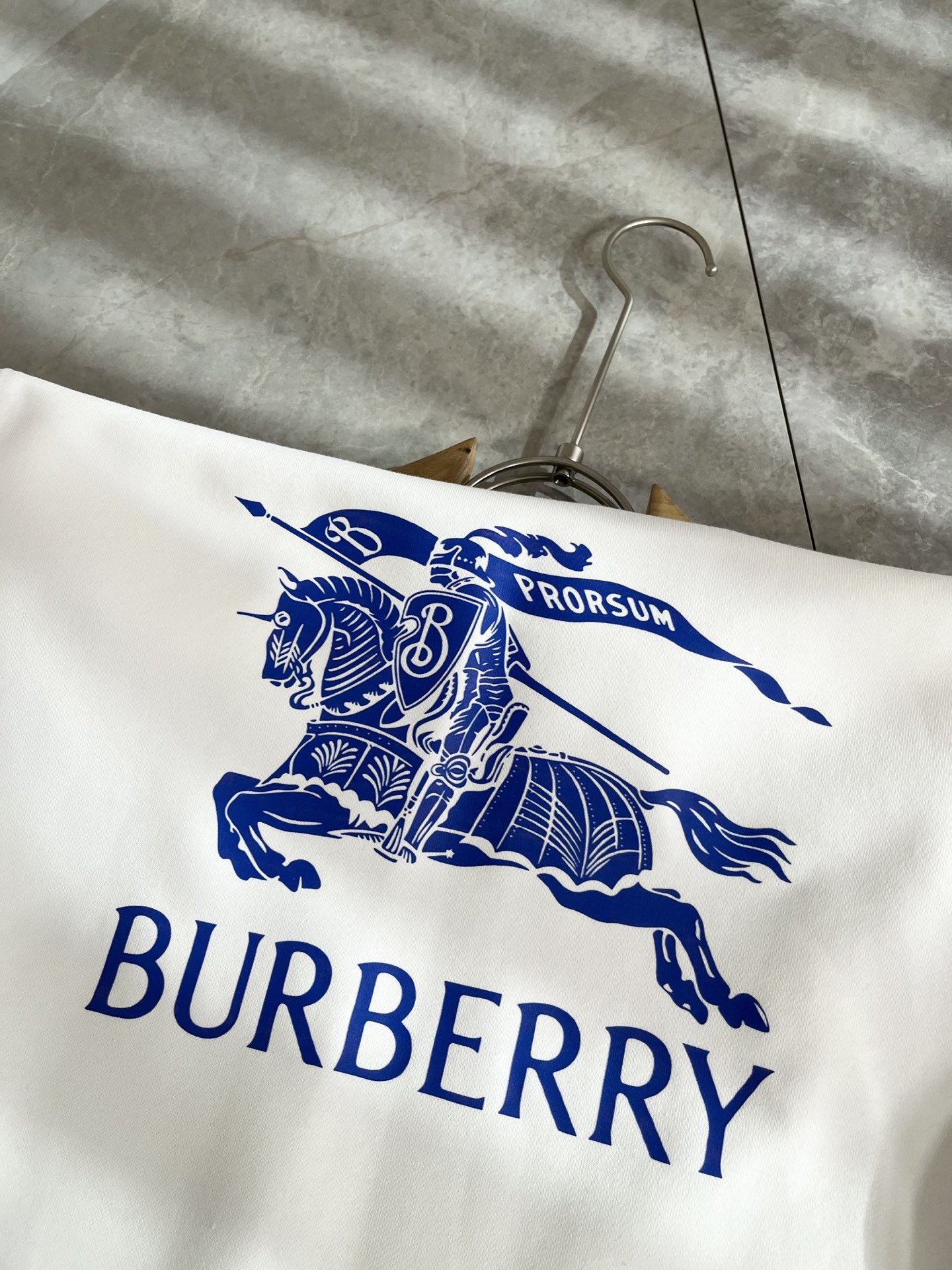 BURBER*Y巴*莉 2025秋冬新款男女同款👫基础休闲百搭棉质圆领卫衣，男女同款卫衣！贸易公司渠道稀