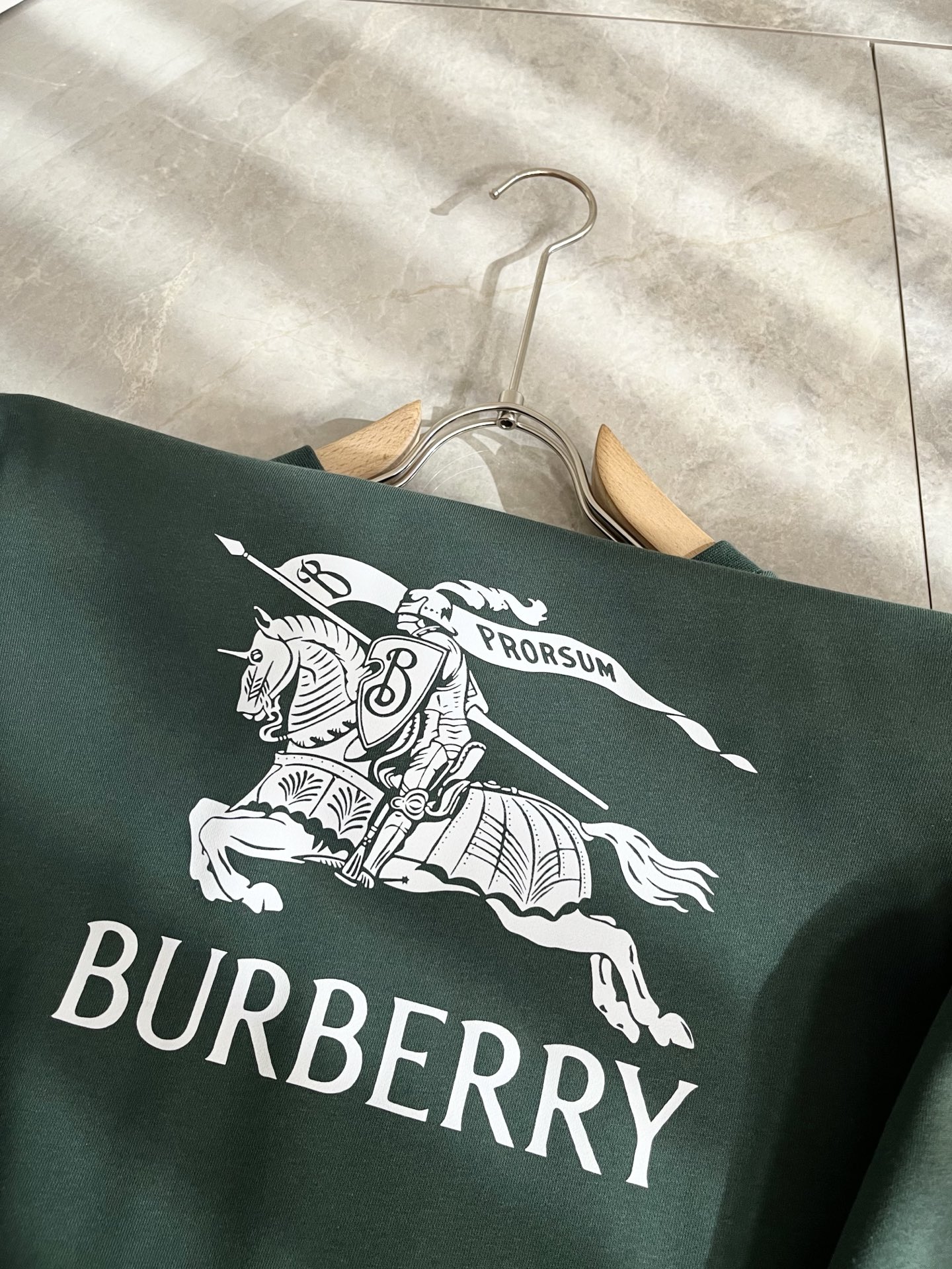 BURBER*Y巴*莉 2025秋冬新款男女同款👫基础休闲百搭棉质圆领卫衣，男女同款卫衣！贸易公司渠道稀