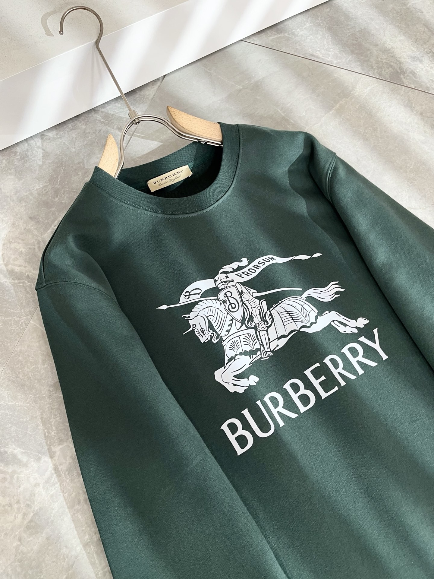 BURBER*Y巴*莉 2025秋冬新款男女同款👫基础休闲百搭棉质圆领卫衣，男女同款卫衣！贸易公司渠道稀