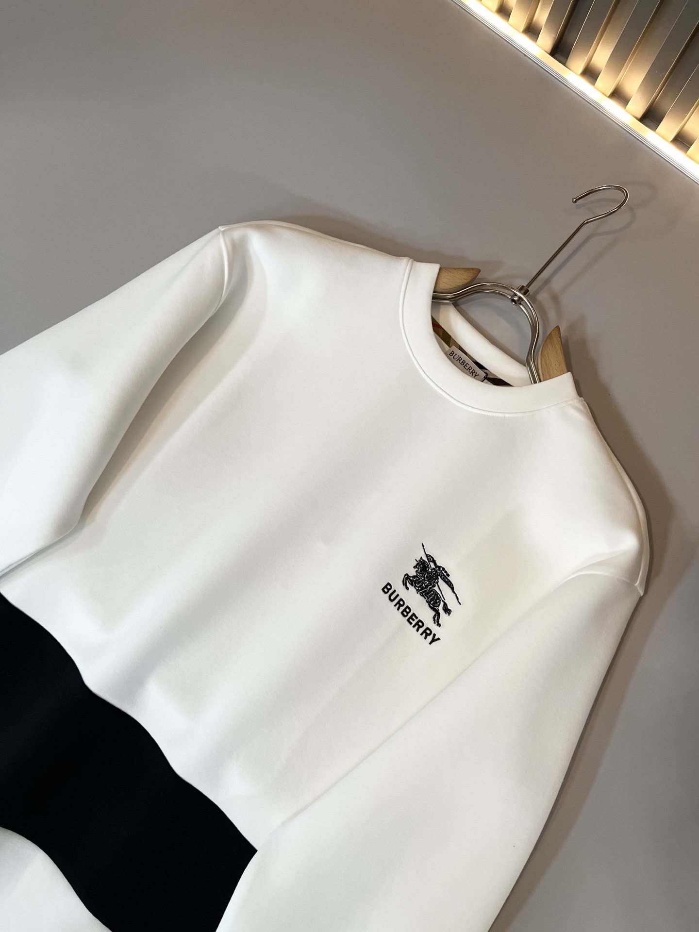 BURBER*Y巴*莉 2025秋冬新款男女同款👫基础休闲百搭棉质圆领卫衣，男女同款卫衣！贸易公司渠道稀