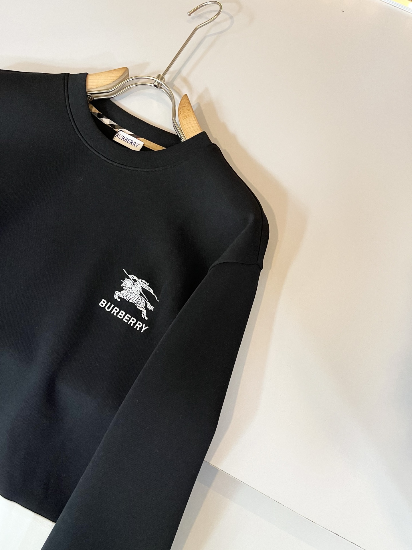 BURBER*Y巴*莉 2025秋冬新款男女同款👫基础休闲百搭棉质圆领卫衣，男女同款卫衣！贸易公司渠道稀