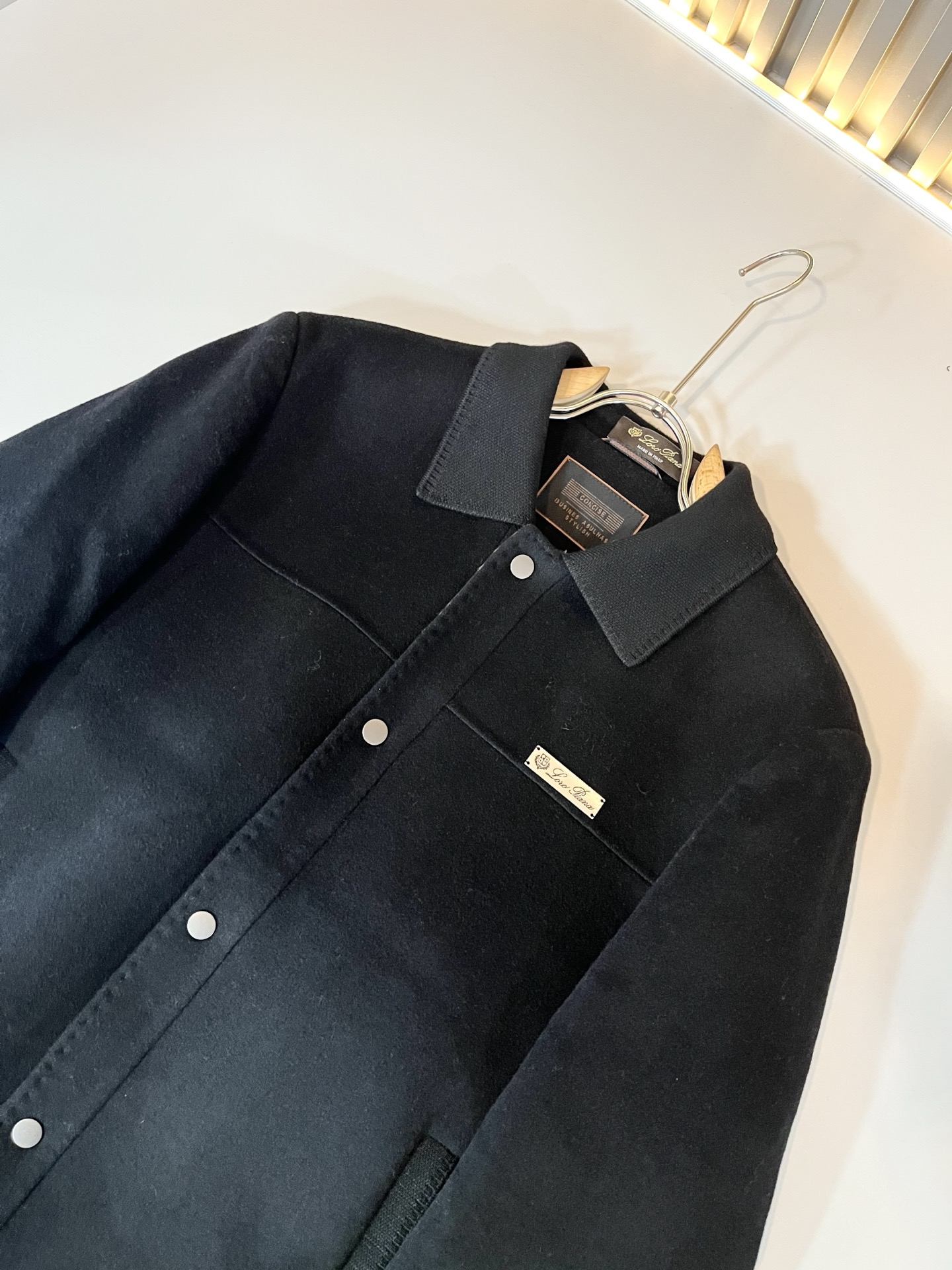 Loro Piana诺悠翩雅 2025秋冬新品男士休闲夹克外套，外贸公司订单！客供羊毛呢材质，胸前五金l