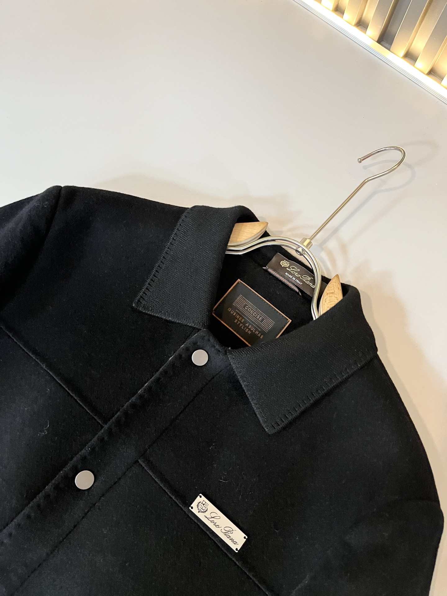 Loro Piana诺悠翩雅 2025秋冬新品男士休闲夹克外套，外贸公司订单！客供羊毛呢材质，胸前五金l