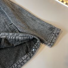 Dolce&Gabba*a 杜嘉*纳2025秋冬新款男女同款👫牛仔夹克外套,专柜同步发售!定制专属聚酯纤 Dolce&Gabba*a 杜嘉*纳2025秋冬新款男女同款👫牛仔夹克外套,专柜同步发售!定制专属聚酯纤