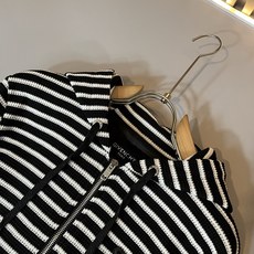 Giv*chy/纪*希2025秋冬新款男女同款👫连帽卫衣,主创时尚注入了全新时尚能量。通过探索各种题材和 Giv*chy/纪*希2025秋冬新款男女同款👫连帽卫衣,主创时尚注入了全新时尚能量。通过探索各种题材和