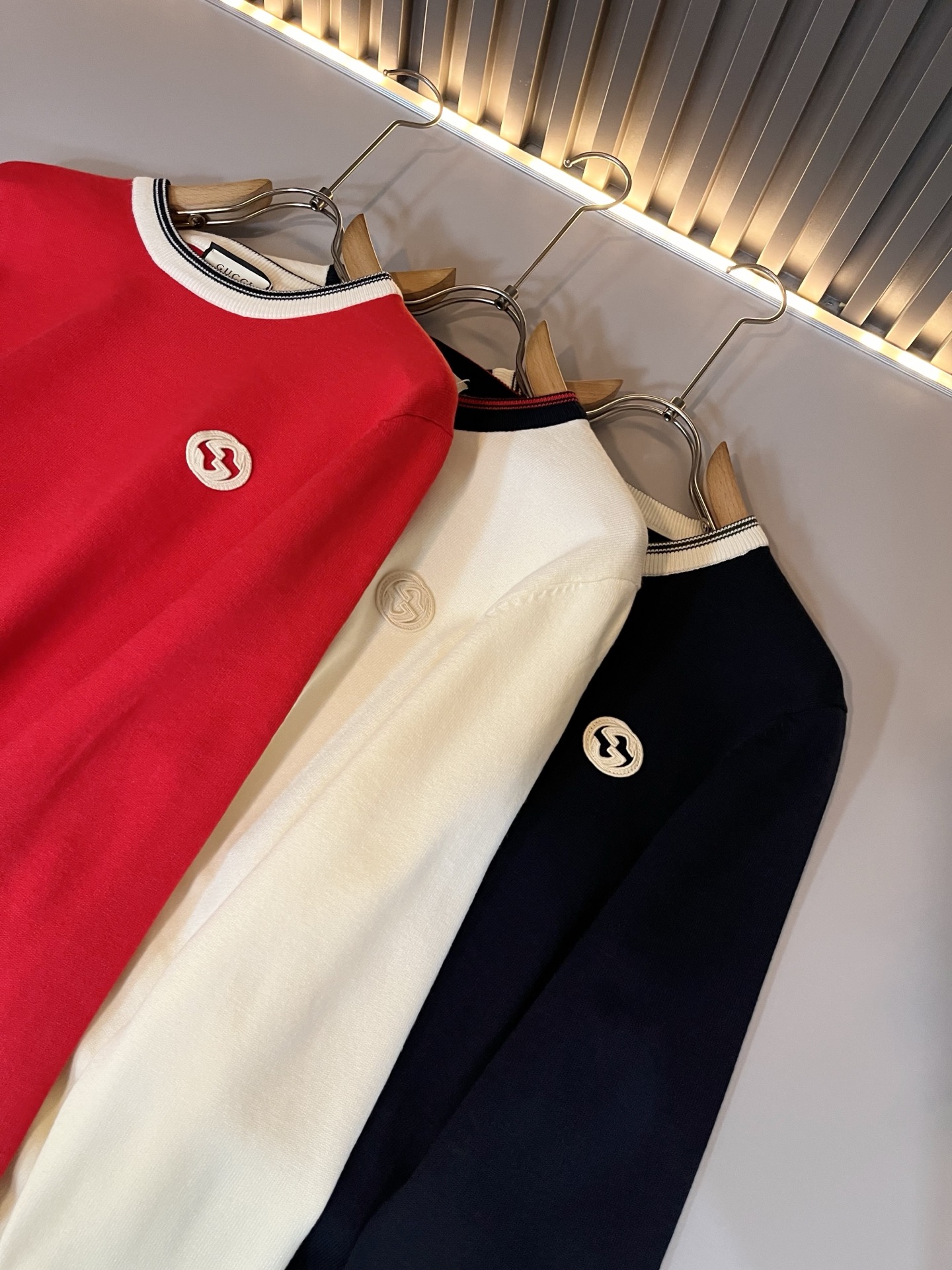 GUC*I 古家 2025秋冬新款男女同款👫 针织羊毛衫，胸前标志logo刺绣设计！贸易公司渠道稀出，同